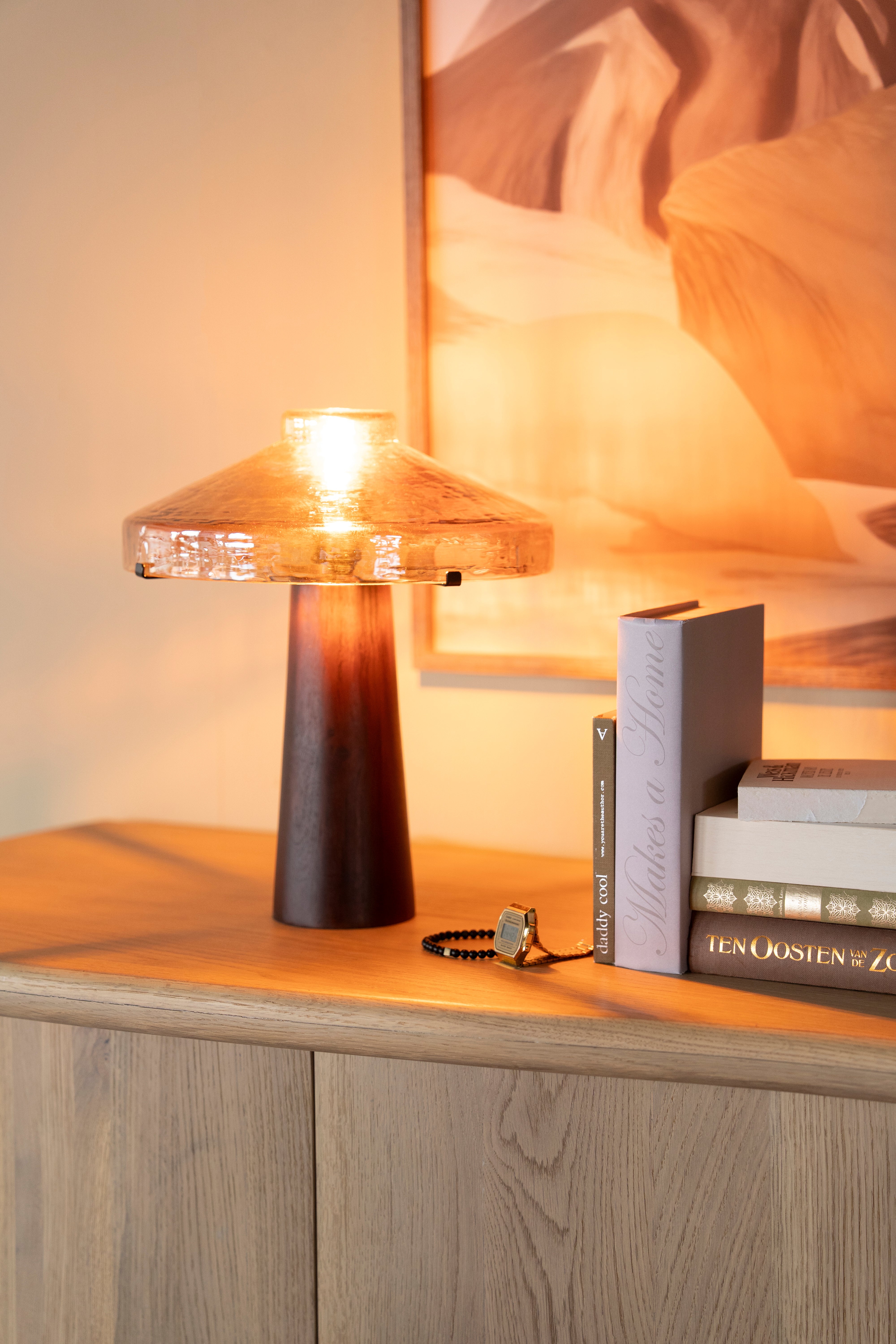 Tischlampe DOME mit Holzfuß und Glasschirm