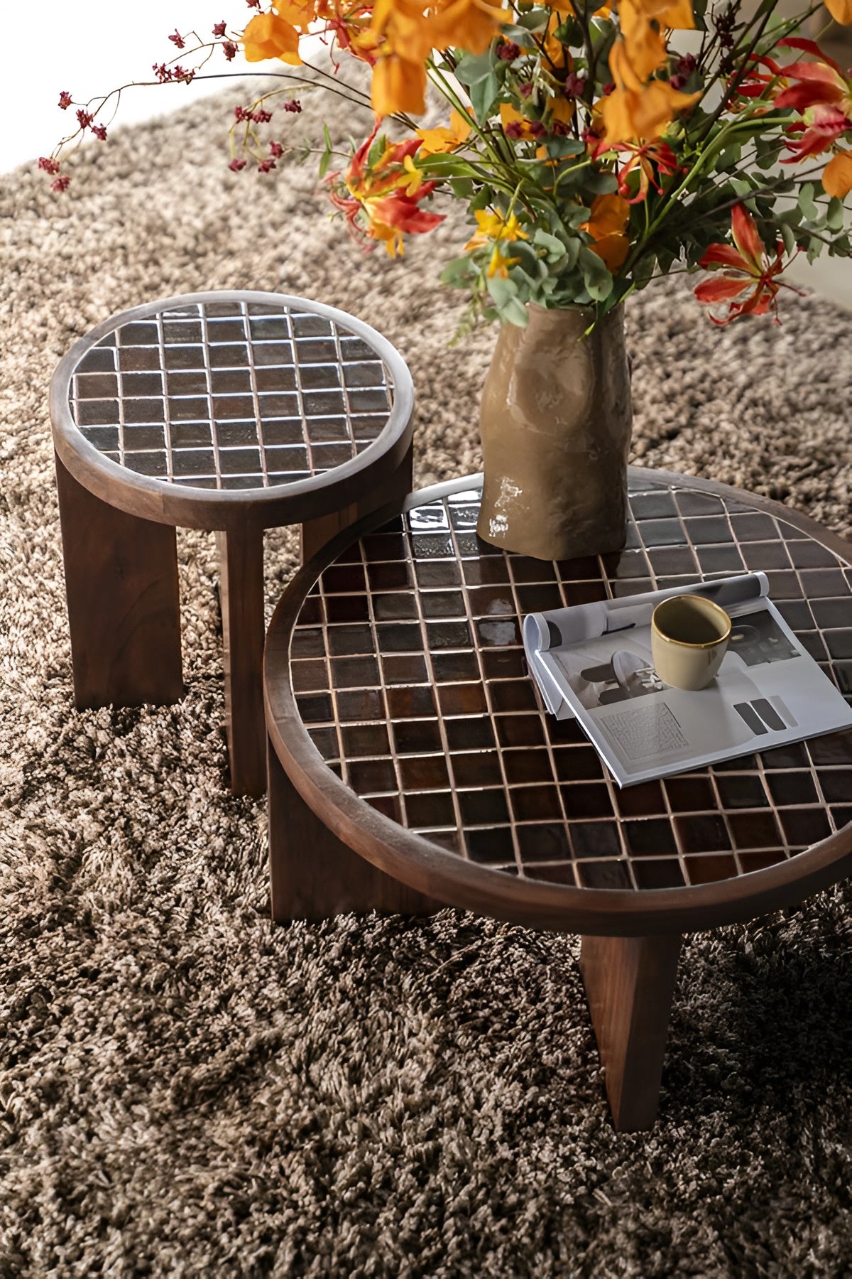 Beistelltisch TILED UP aus dunkelbraunem Mangoholz