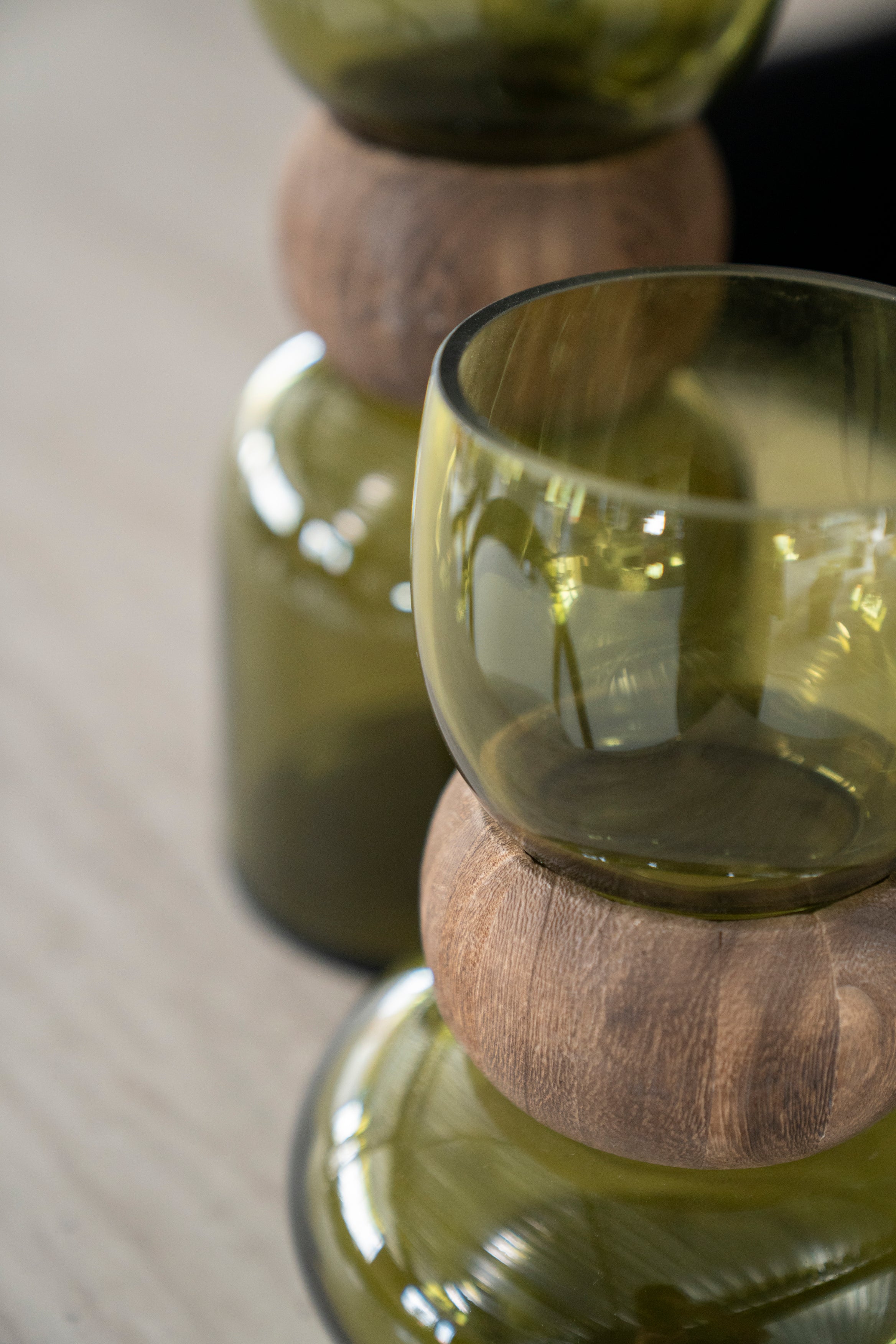 Vase VERRA grünes Glas mit Holz