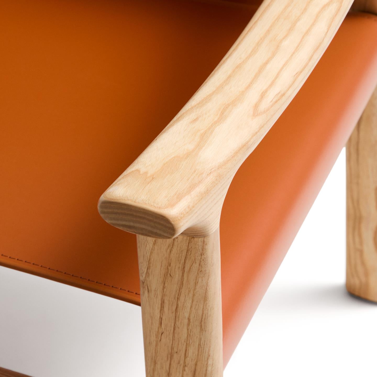 JAN chair in light brown recycled leather with ash wood