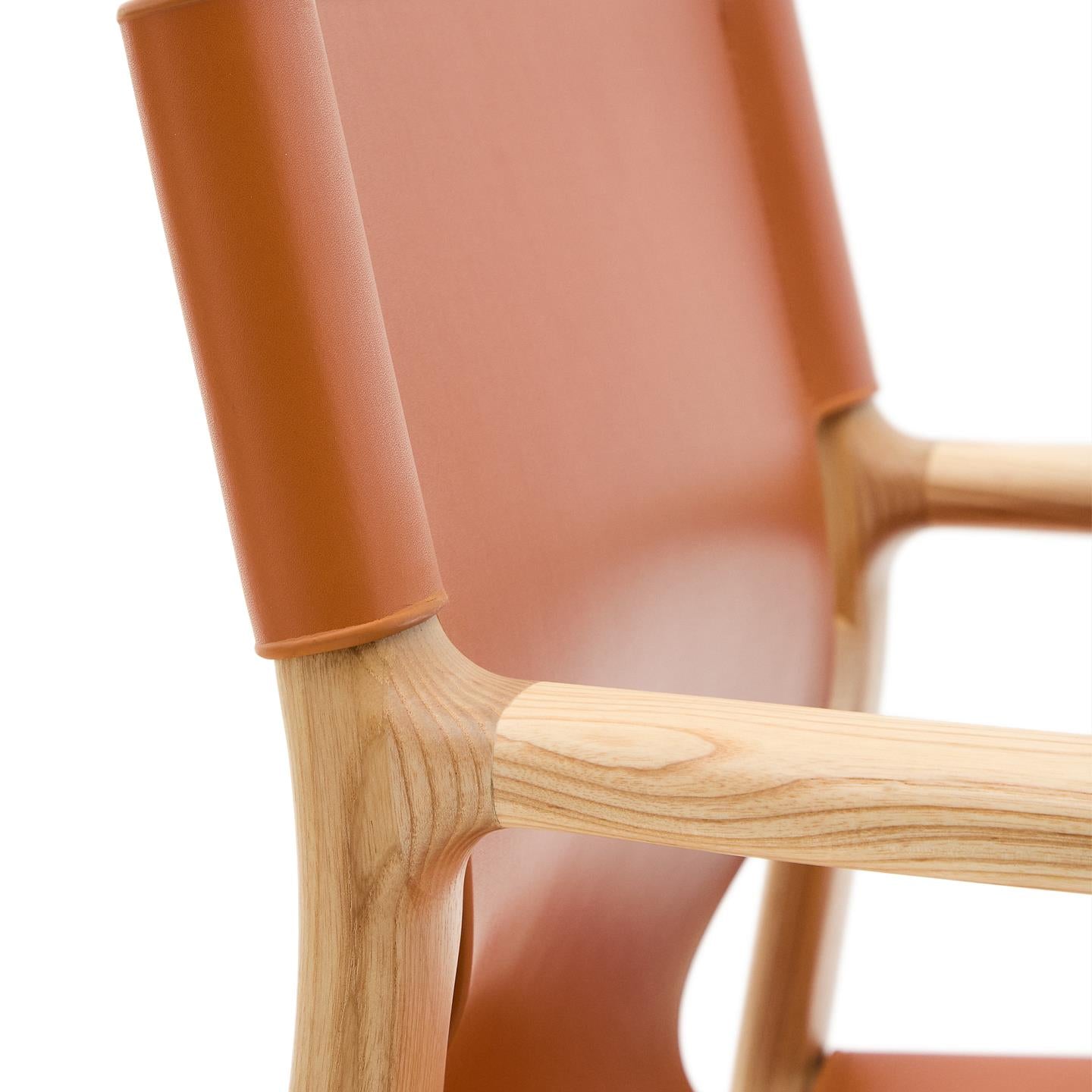 JAN chair in light brown recycled leather with ash wood