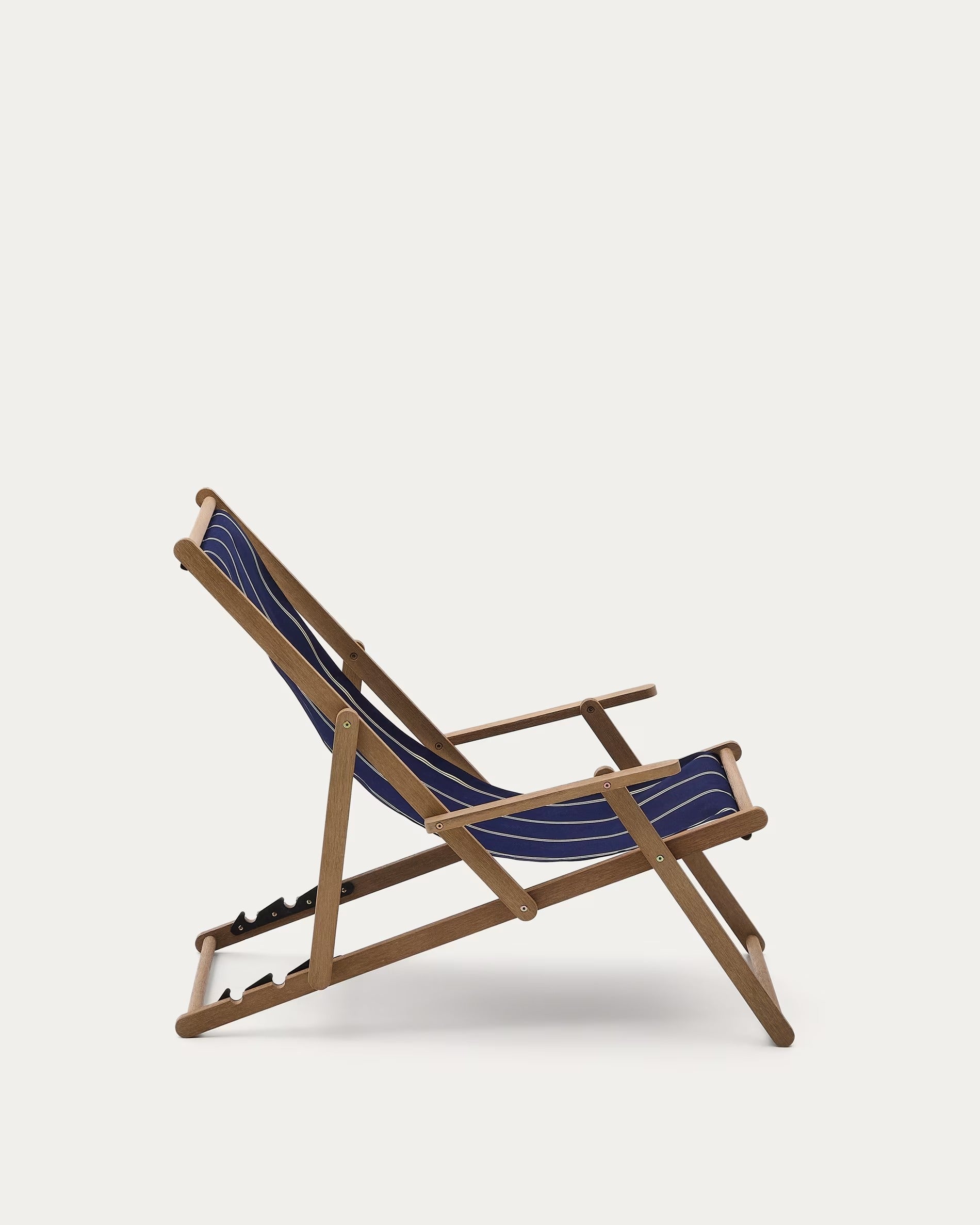 A navy-beige Vilara deckchair with an acacia base