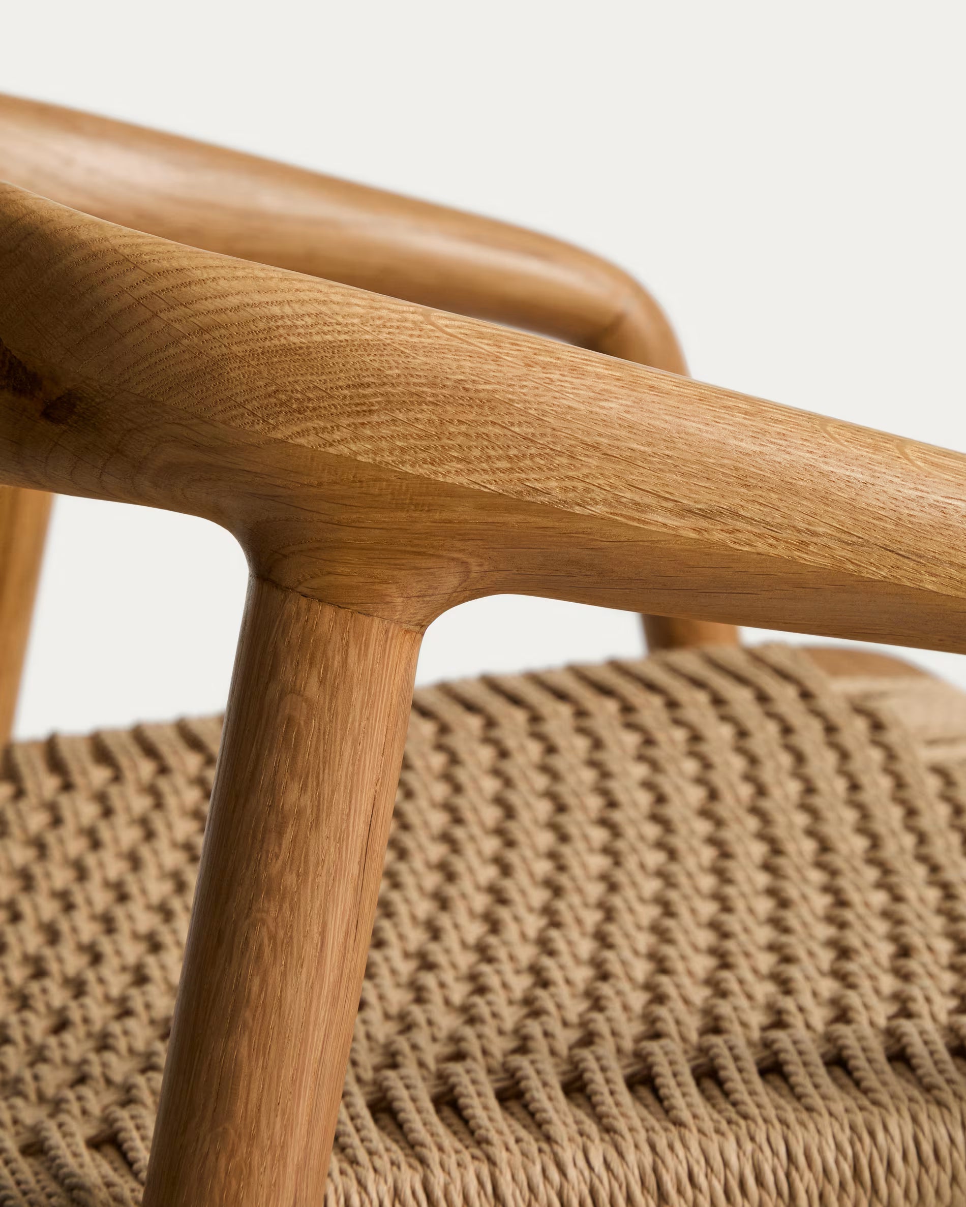 Barstoel DERILE van eikenhout met beige touw.
