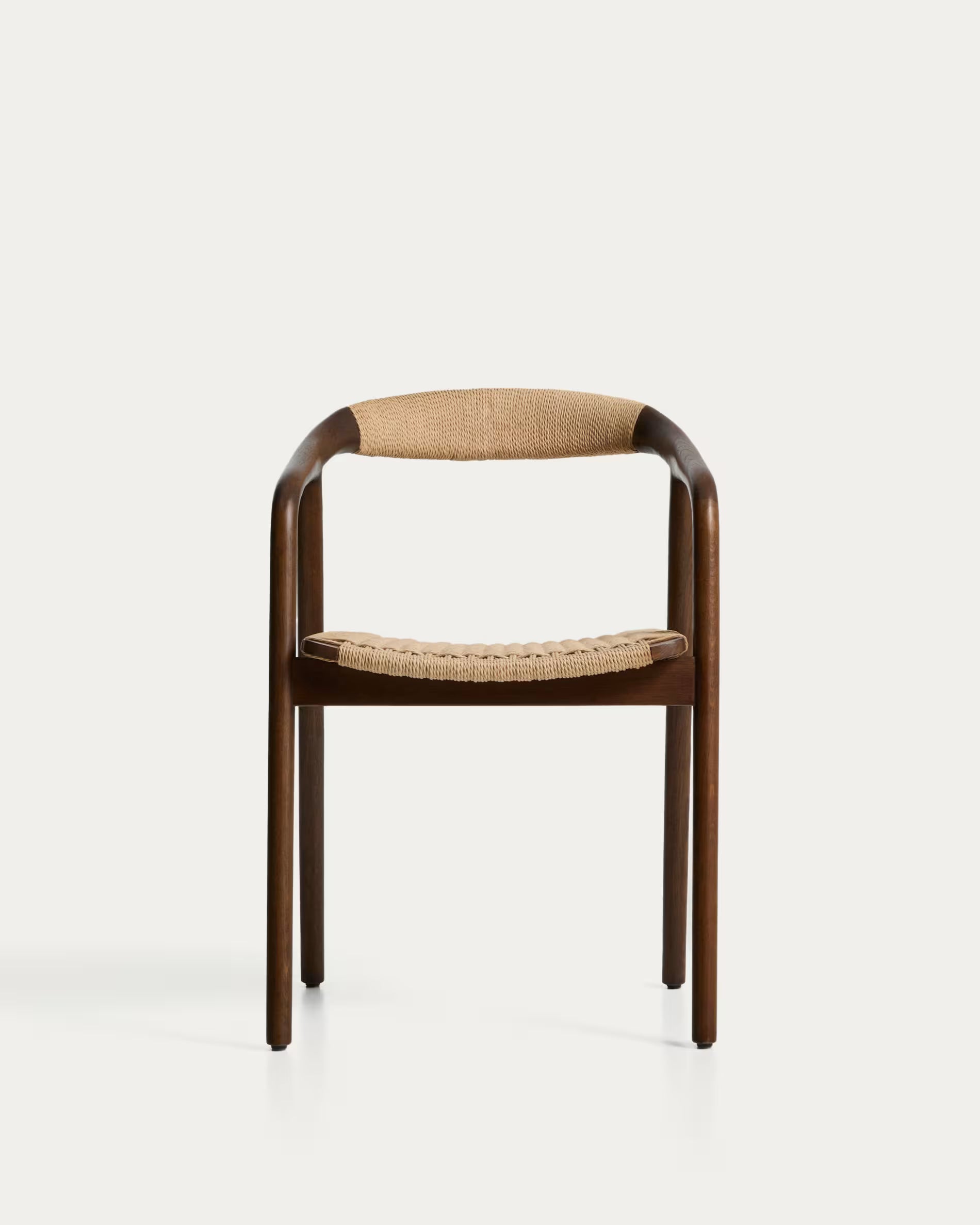 Stoel DERILE beige met een donkere houten basis