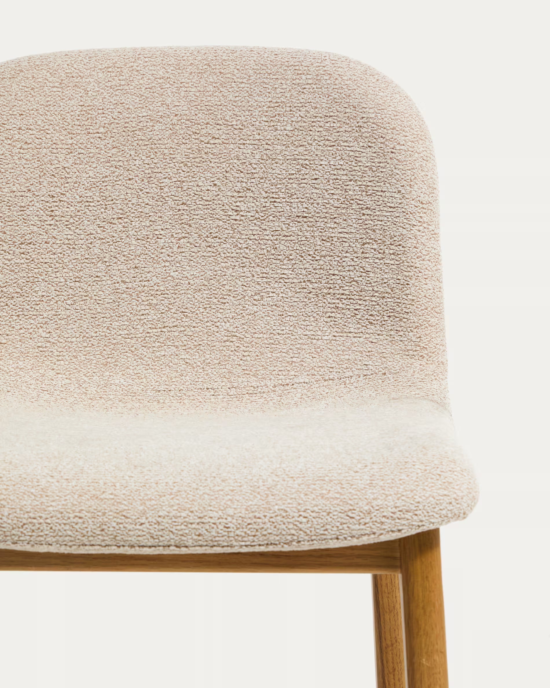 Hocker ELNOR beige chenille met een eiken basis