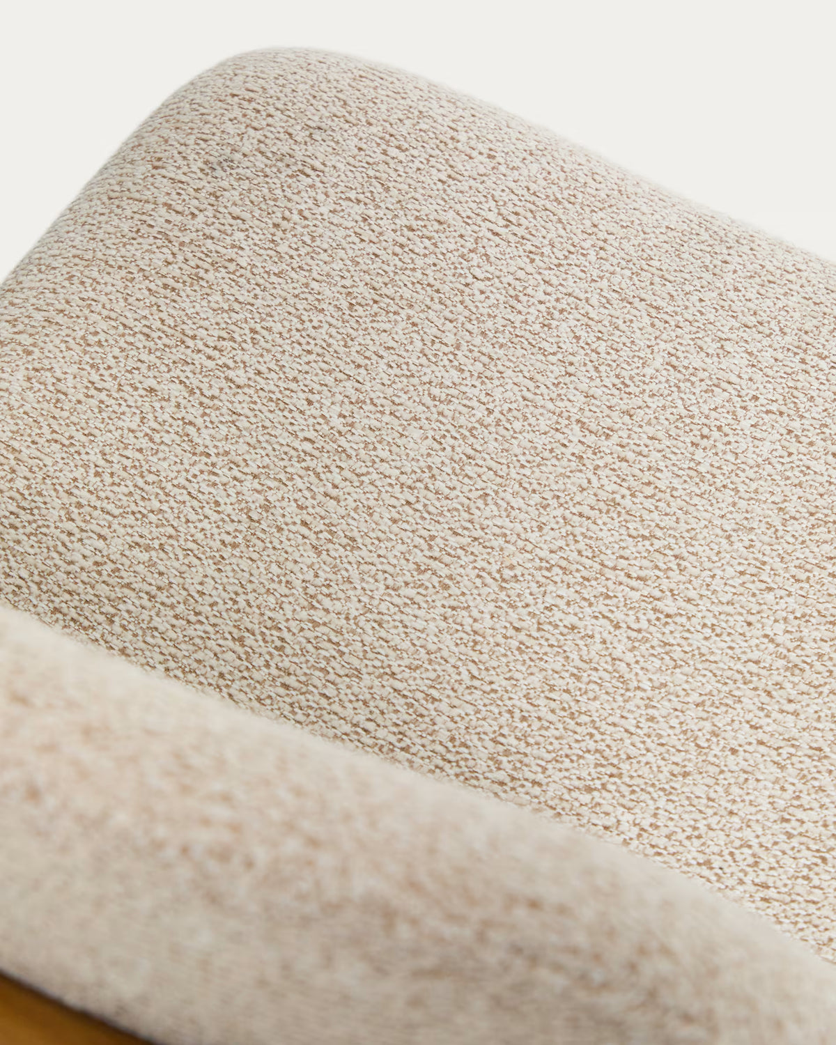 Hocker ELNOR beige chenille met een eiken basis