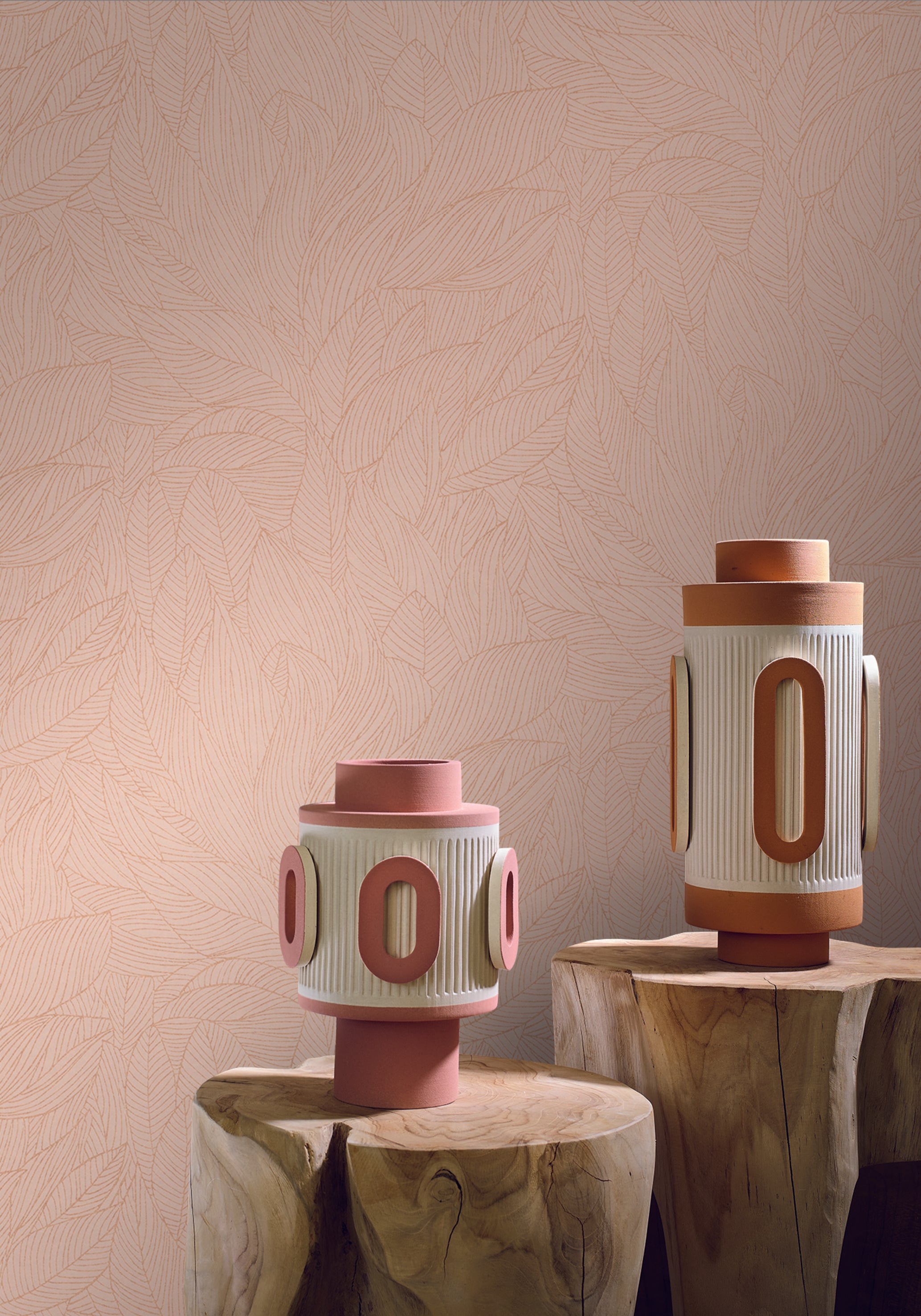 Wallpaper with a plant motif of leaves featuring a metallic effect HOSTA - ROSE POUDRÉ/DORÉ powder pink with gold