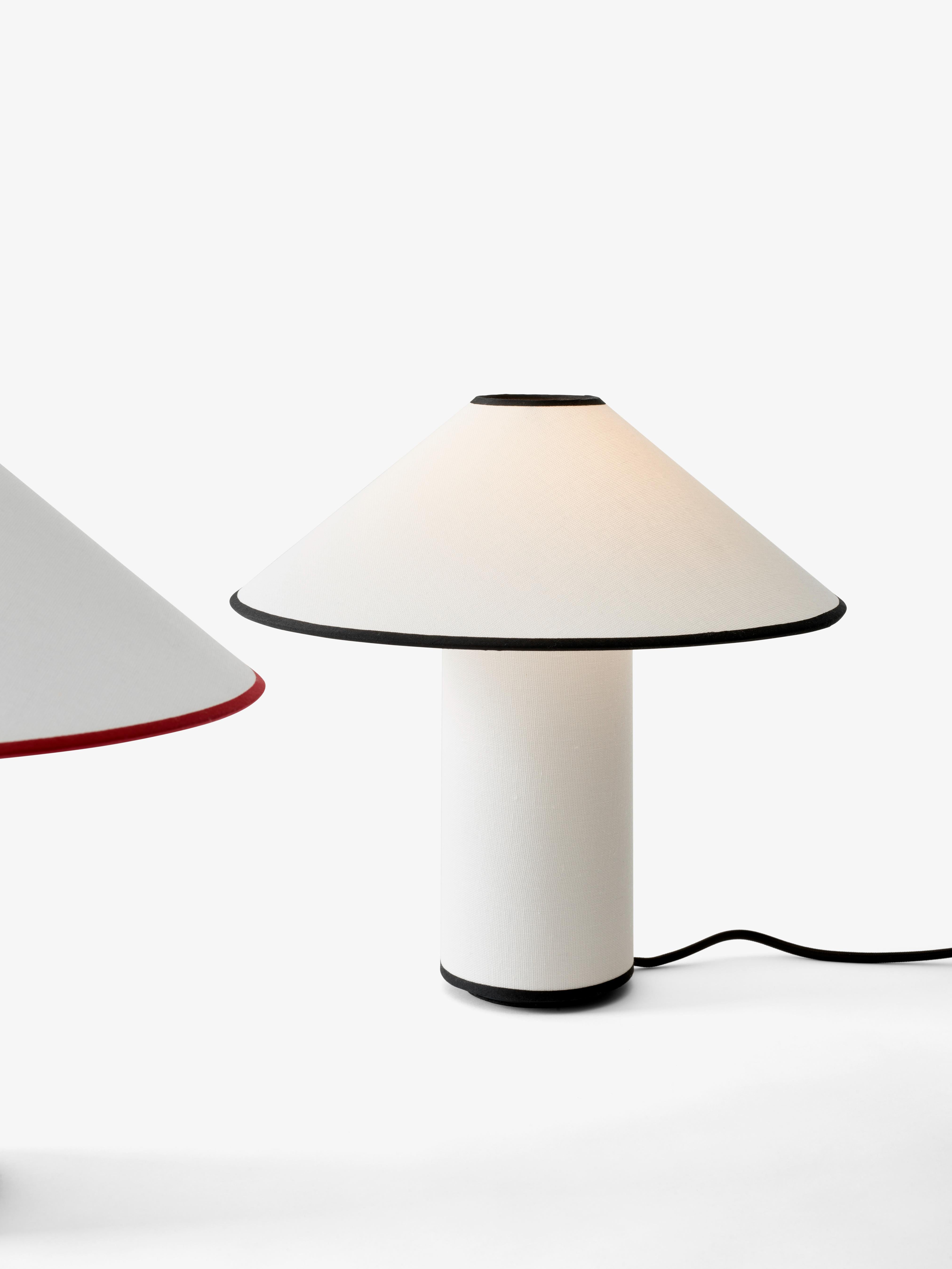 Lampa stołowa COLETTE ATD6 biały z czarnym wykończeniem, marka &Tradition