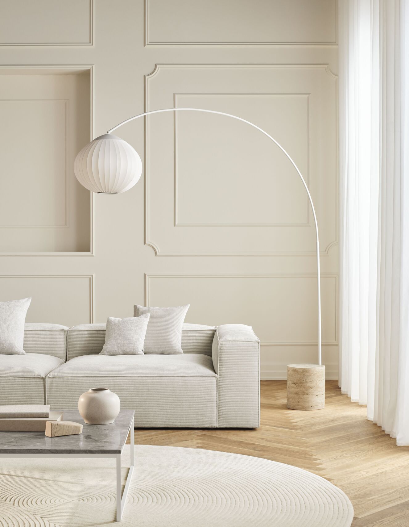 Eichelbodenlampe Beige mit einer Basis aus Sahne Beton