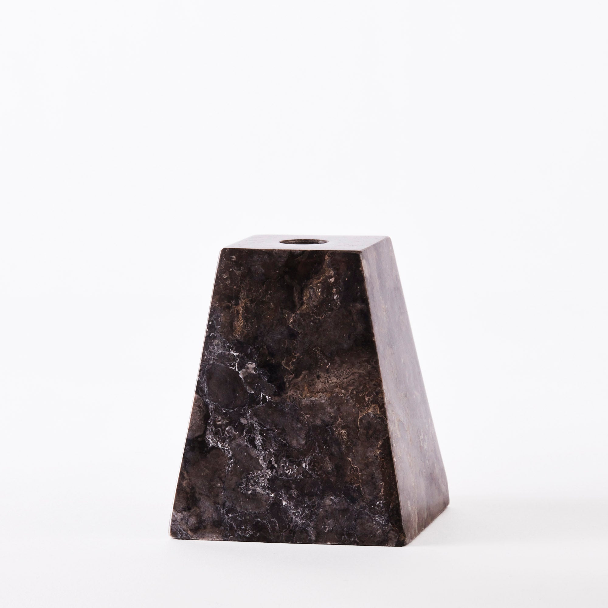 Set von Kerzenhaltern PYRAMID grauer Marmor