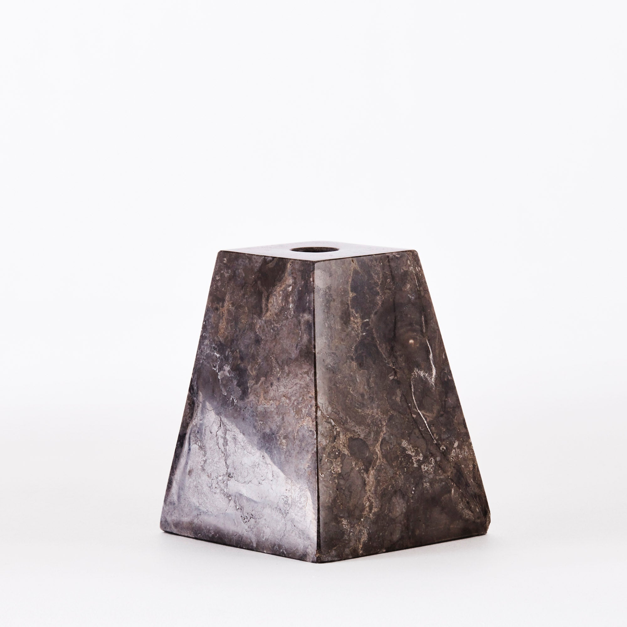 Set von Kerzenhaltern PYRAMID grauer Marmor