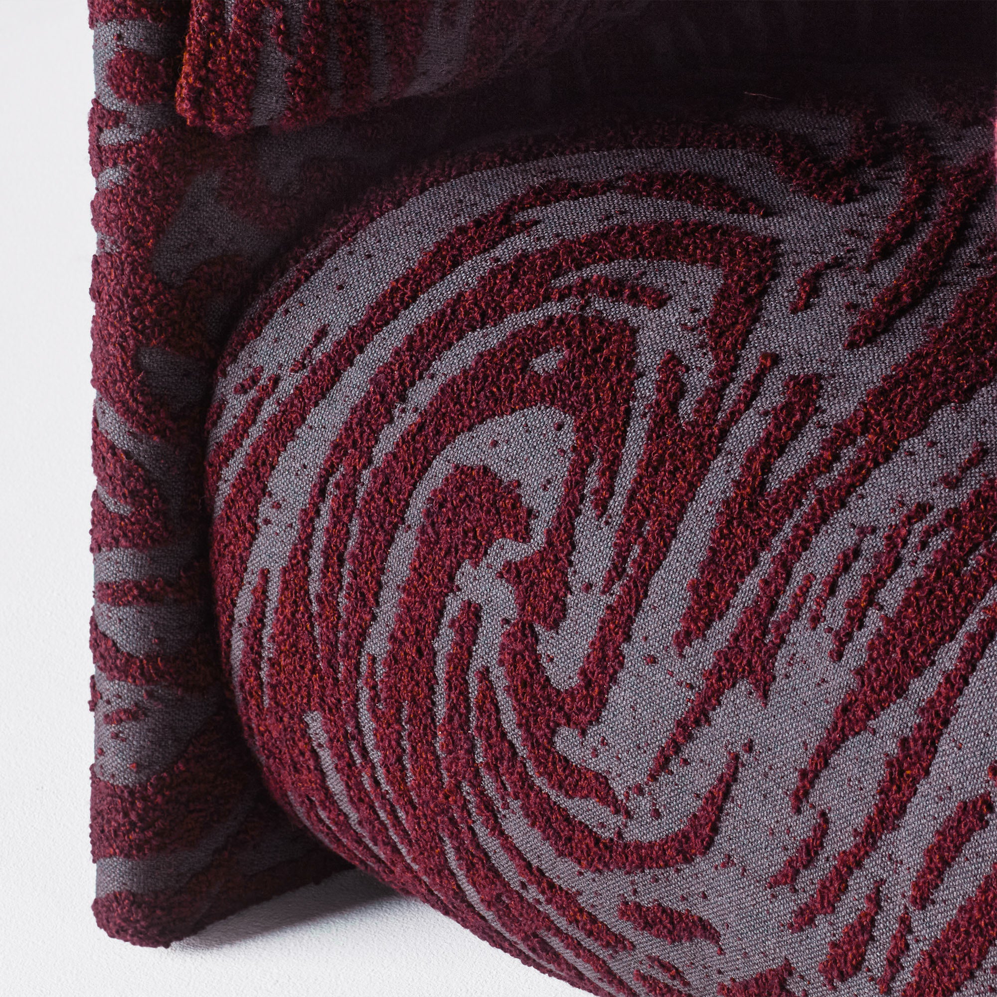 Fotel DECADENT burgundowy boucle