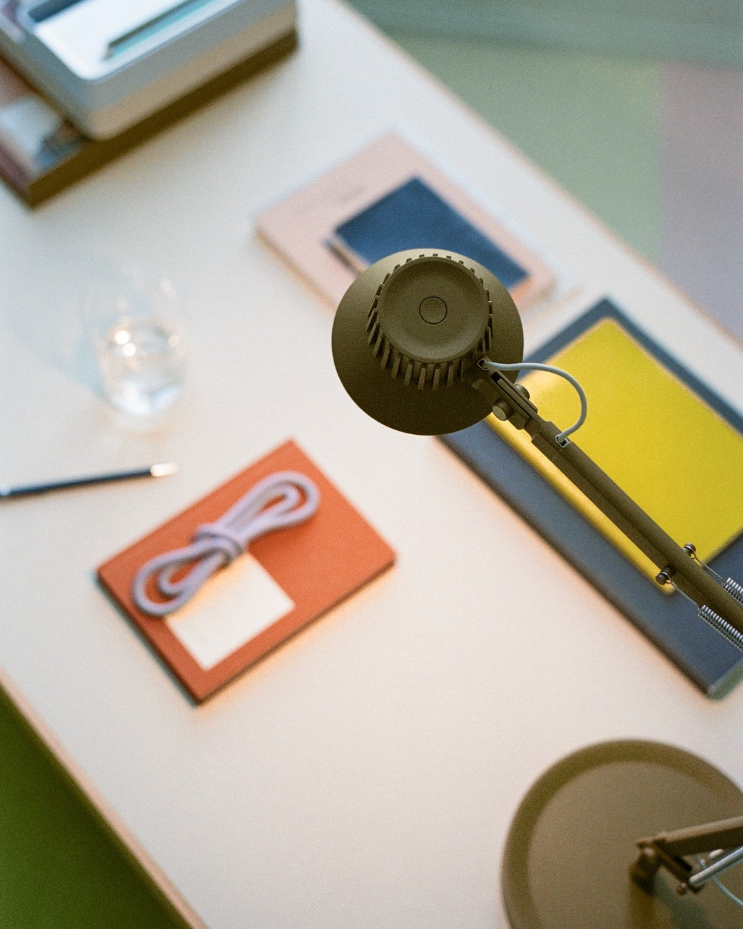 Verstelbare bureaulamp DEDICATE bruin-groen