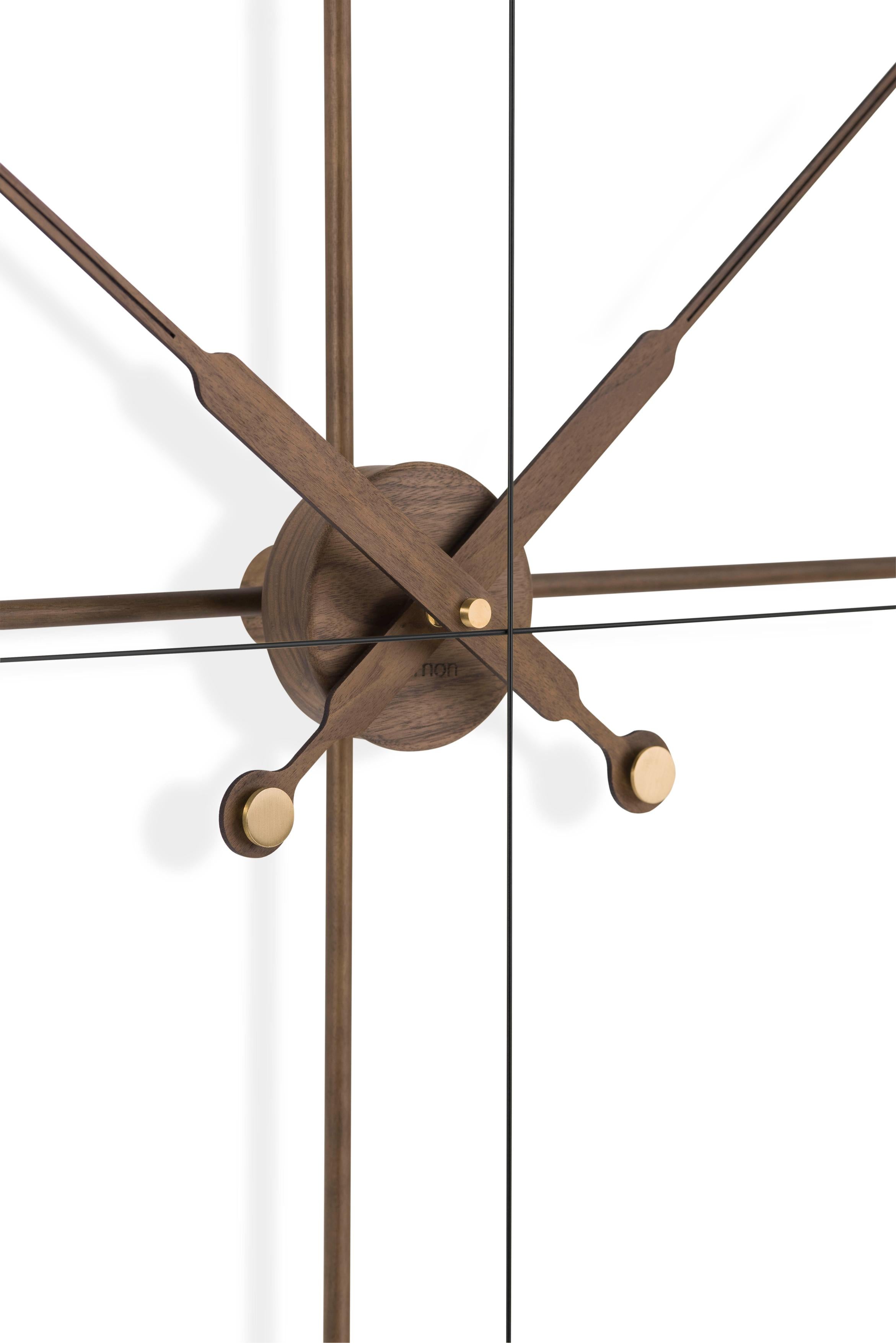 Wandklok DELMORI PREMIUM notenhout met zwart