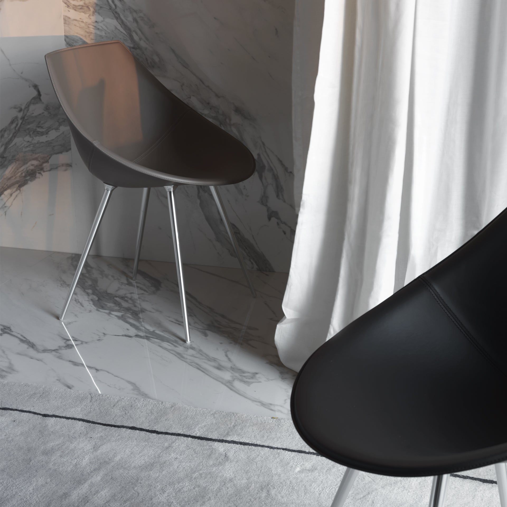 Chair lagò brown leather with an aluminum base