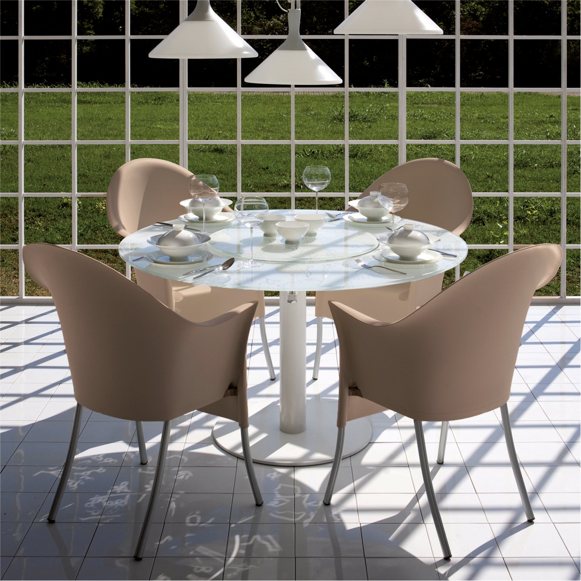 Herr yo weißer Stuhl