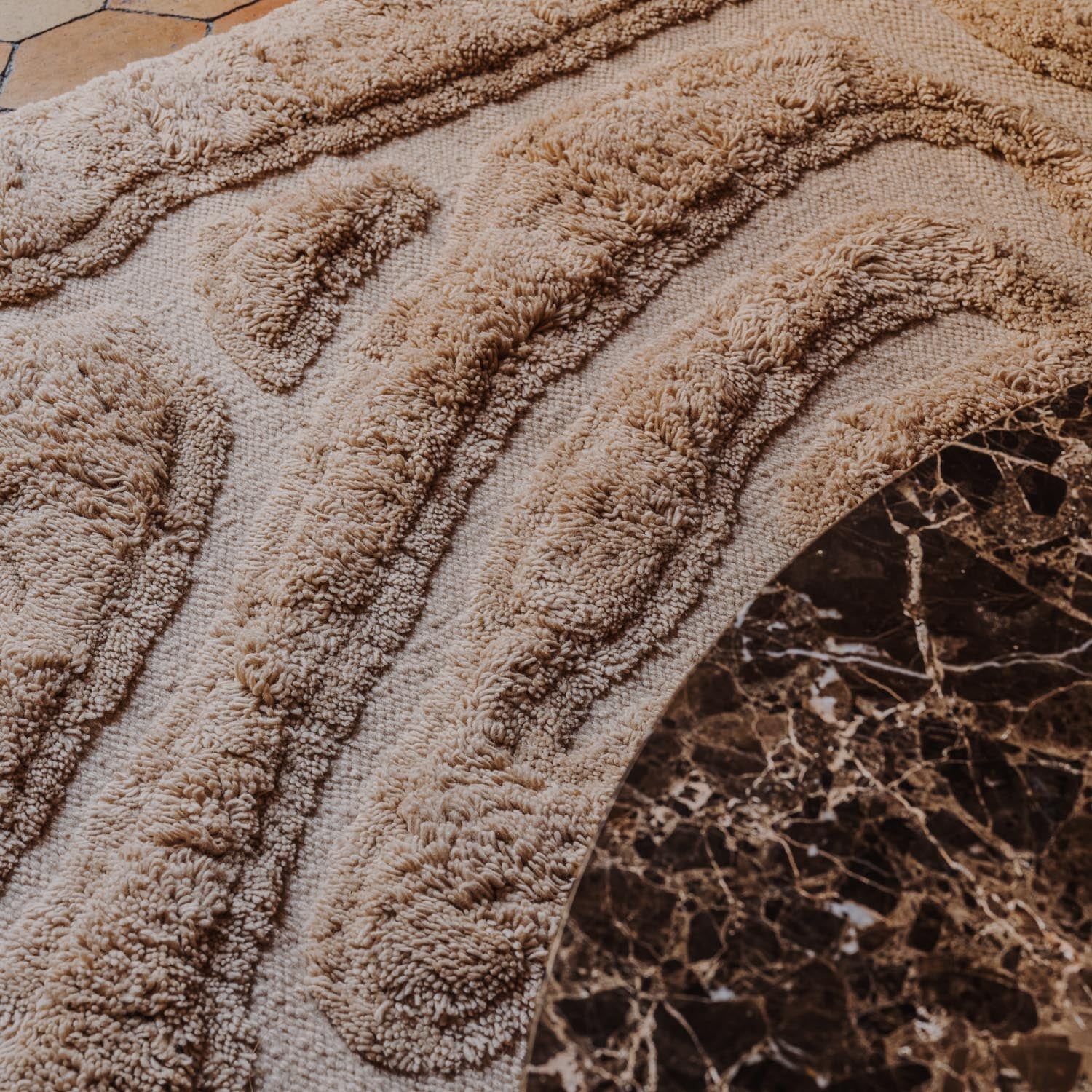 Dywan wełniany BEATEN TRACK beżowy z frędzlami