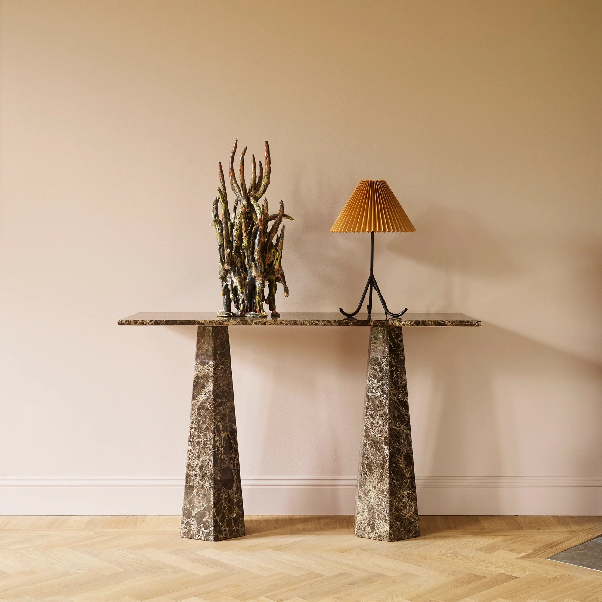 Tafellamp GERALDINE oker met zwarte voet