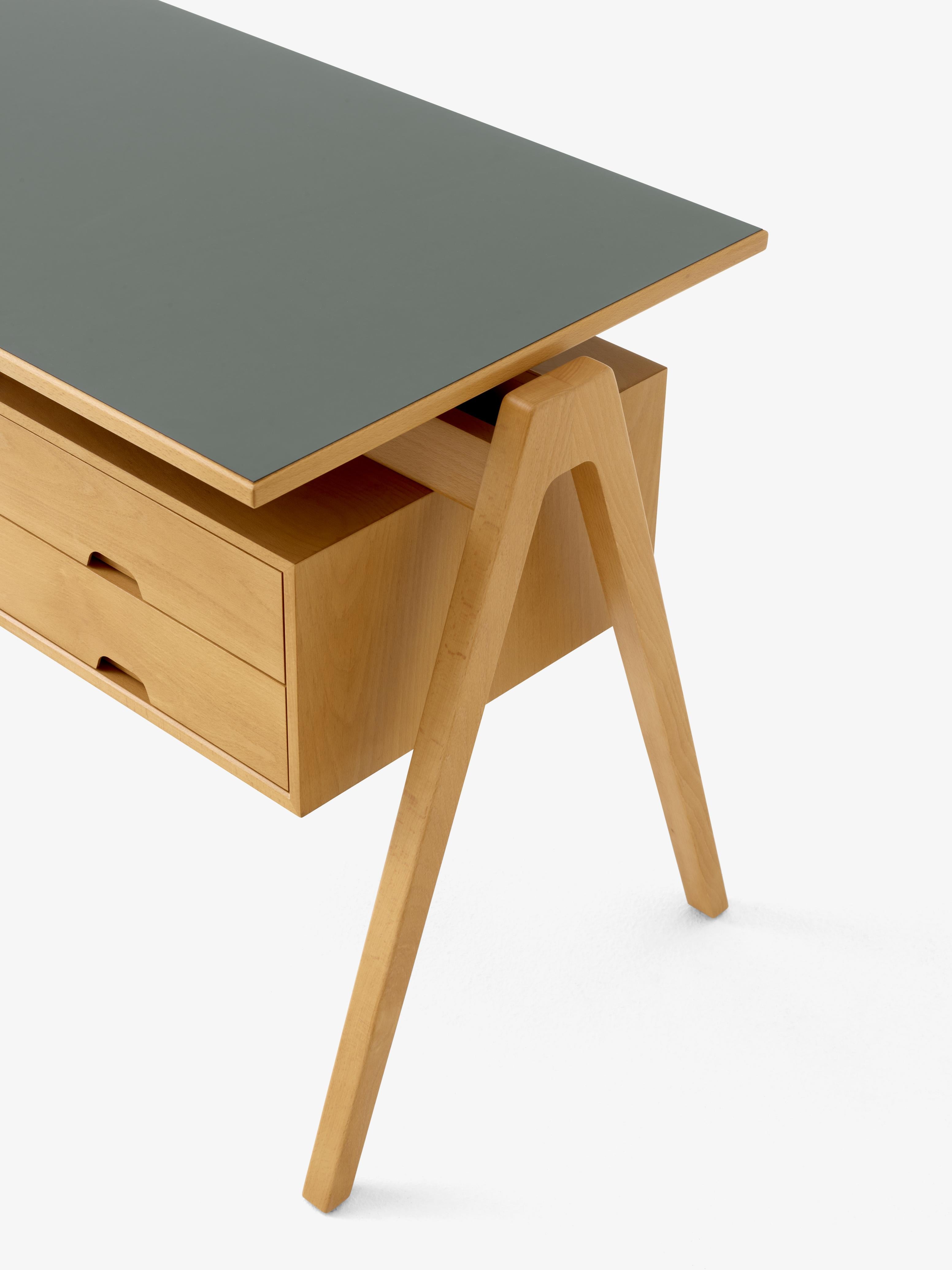 Bureau DAYSTAK RD3 van gelamineerd groen blad en beukenhout
