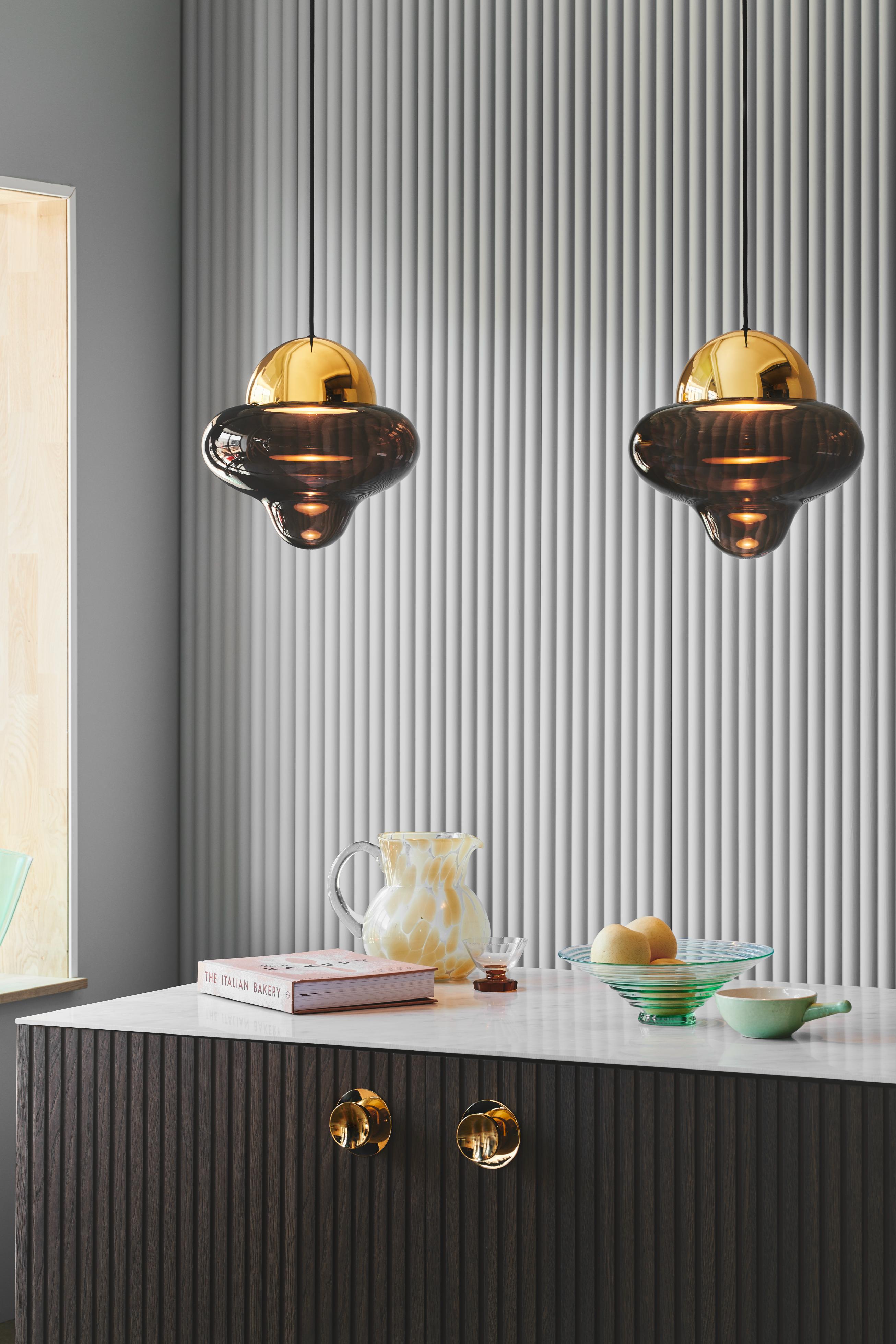 Pendelleuchte NUTTY rauchglas mit goldener Veredelung