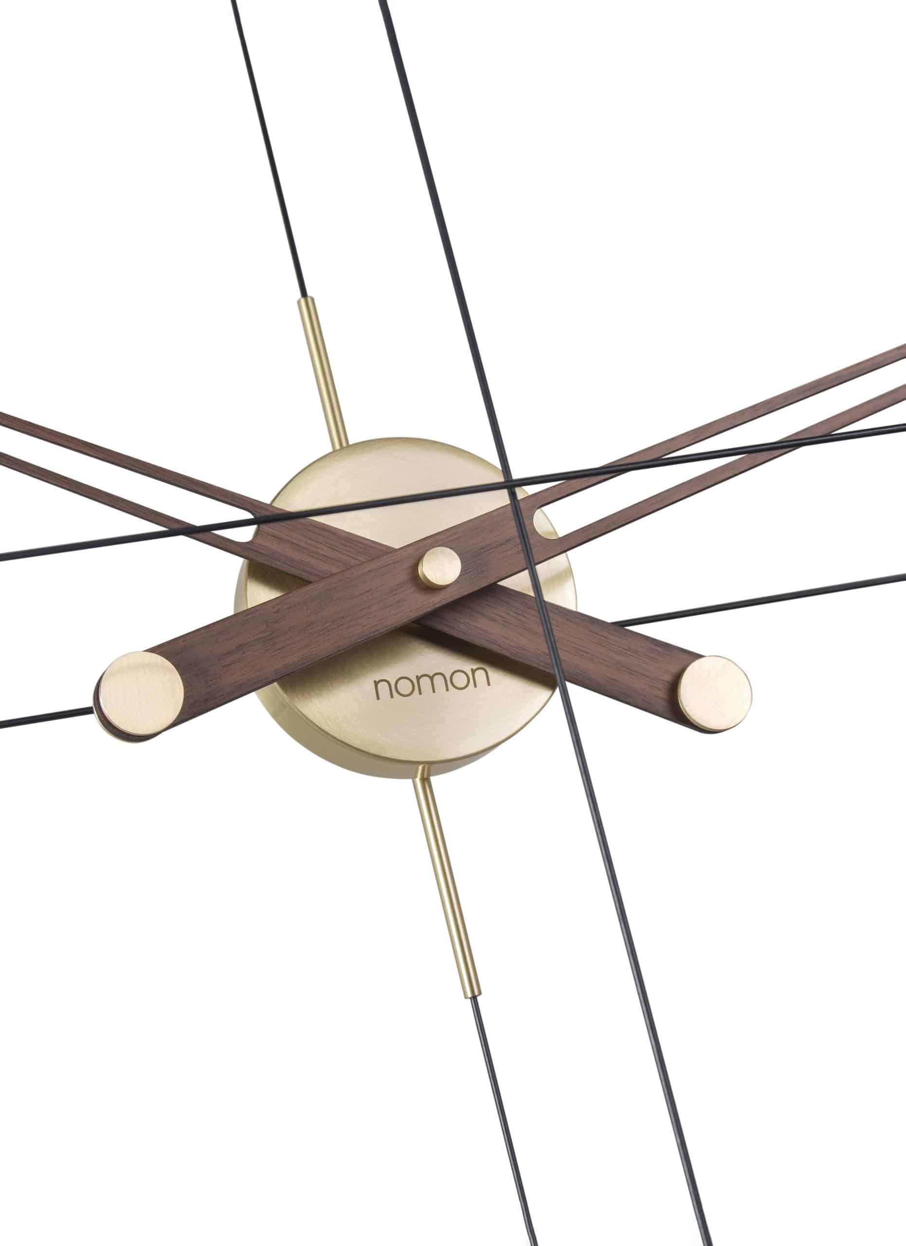 Wanduhr DELMORI aus Nussbaumholz mit Schwarz und Messing