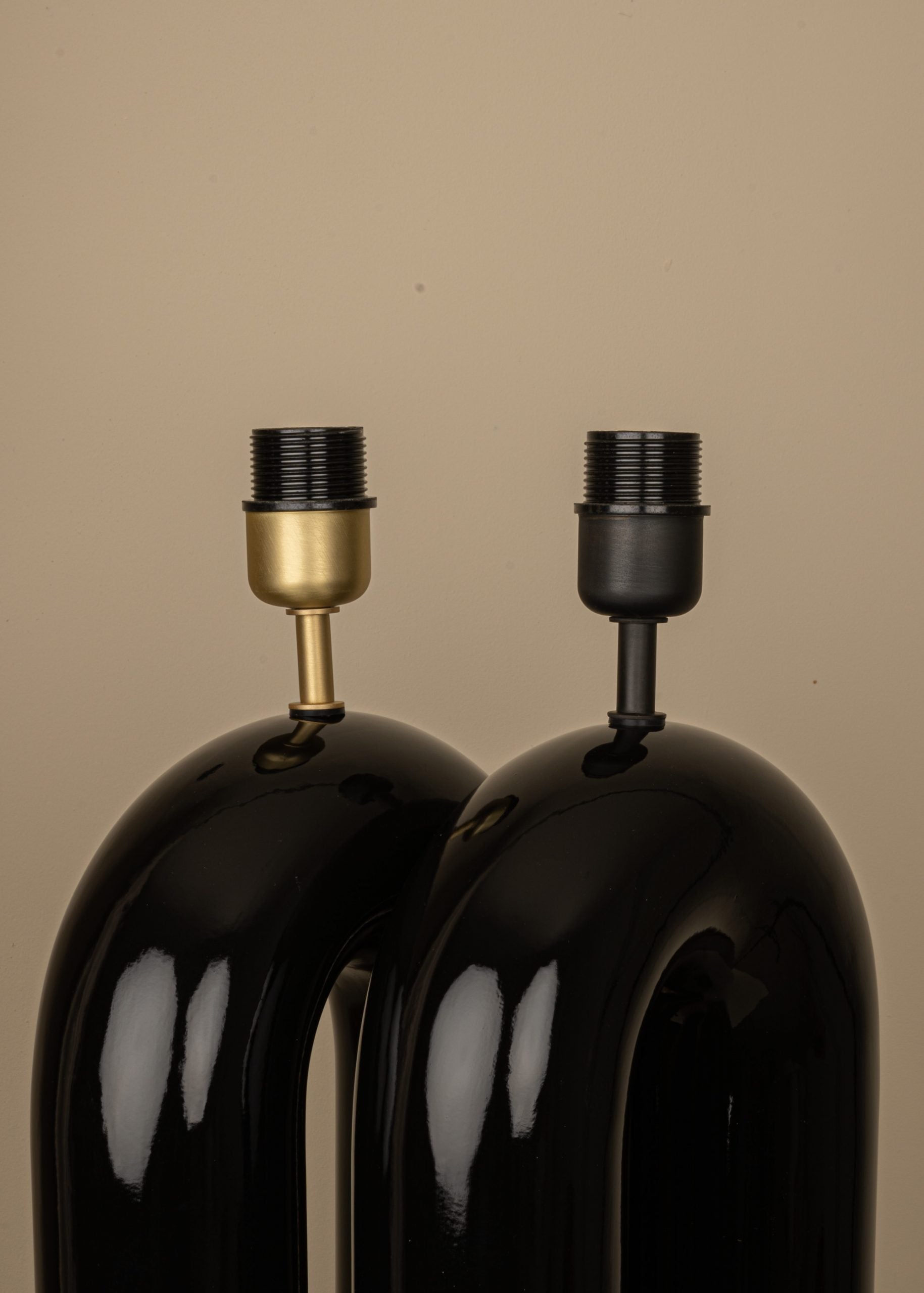 Tafellamp van keramiek ARKO zwart