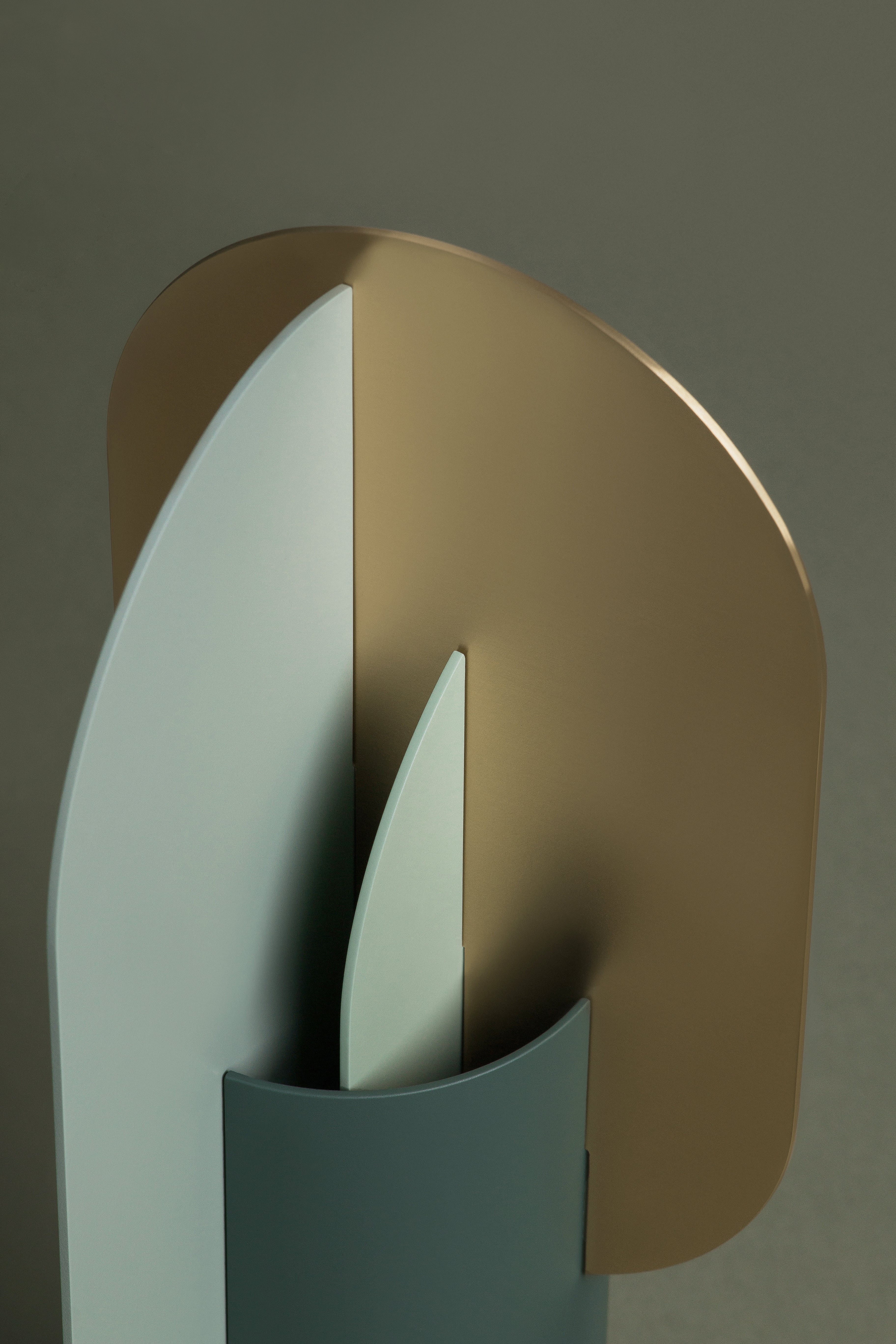 Vase EKSTER grün mit Messing