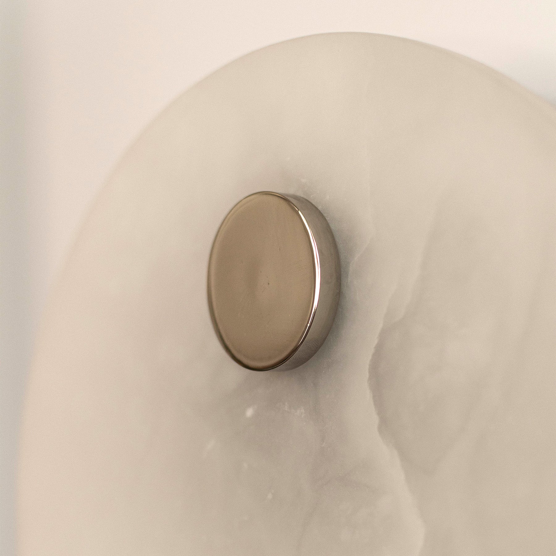 Alabaster wandlamp EOS nikkel