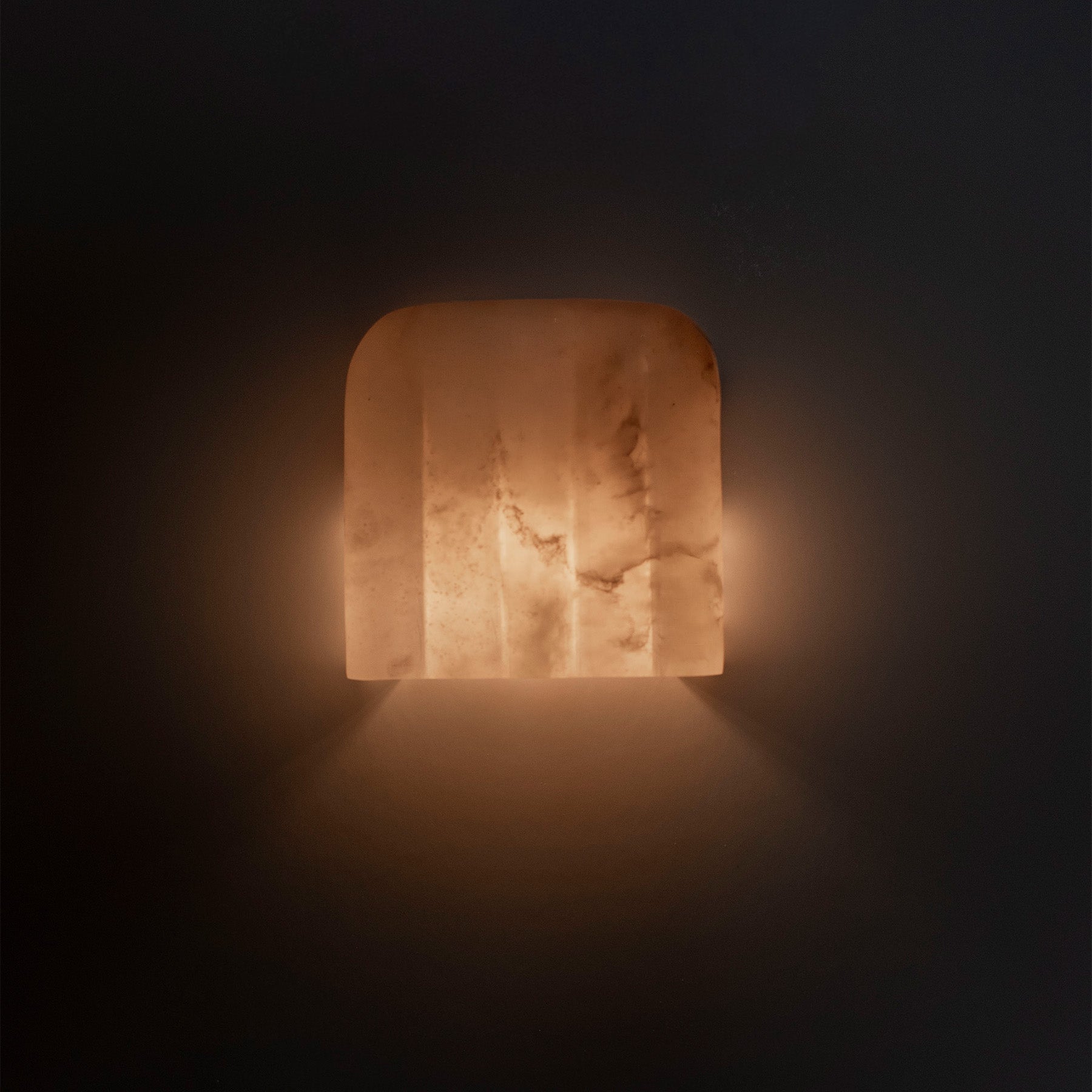 MEROPE Alabaster Wandlamp met een matte afwerking