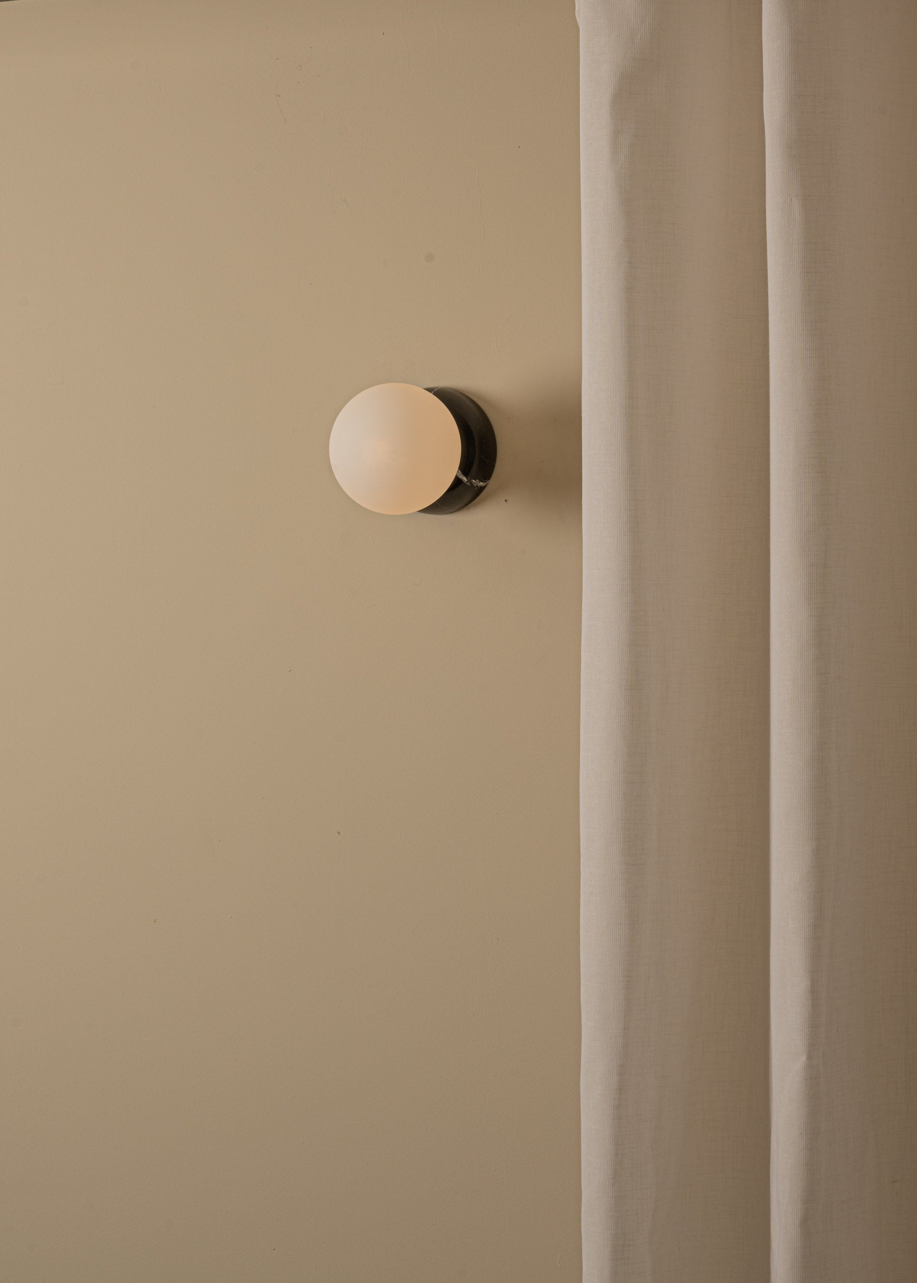 Wandlamp EKLIPSO zwart marmer