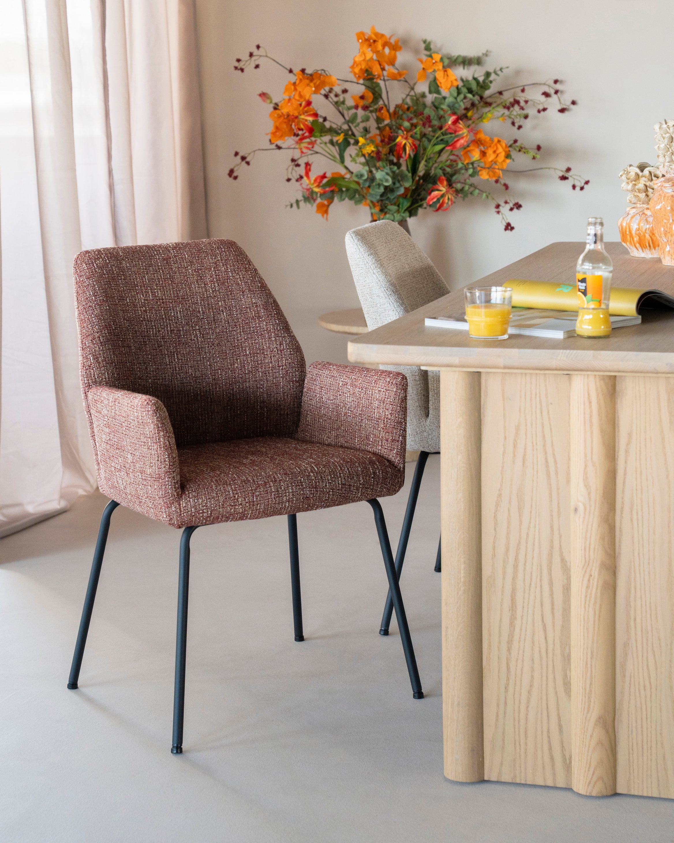 INDY chair terracotta with black base