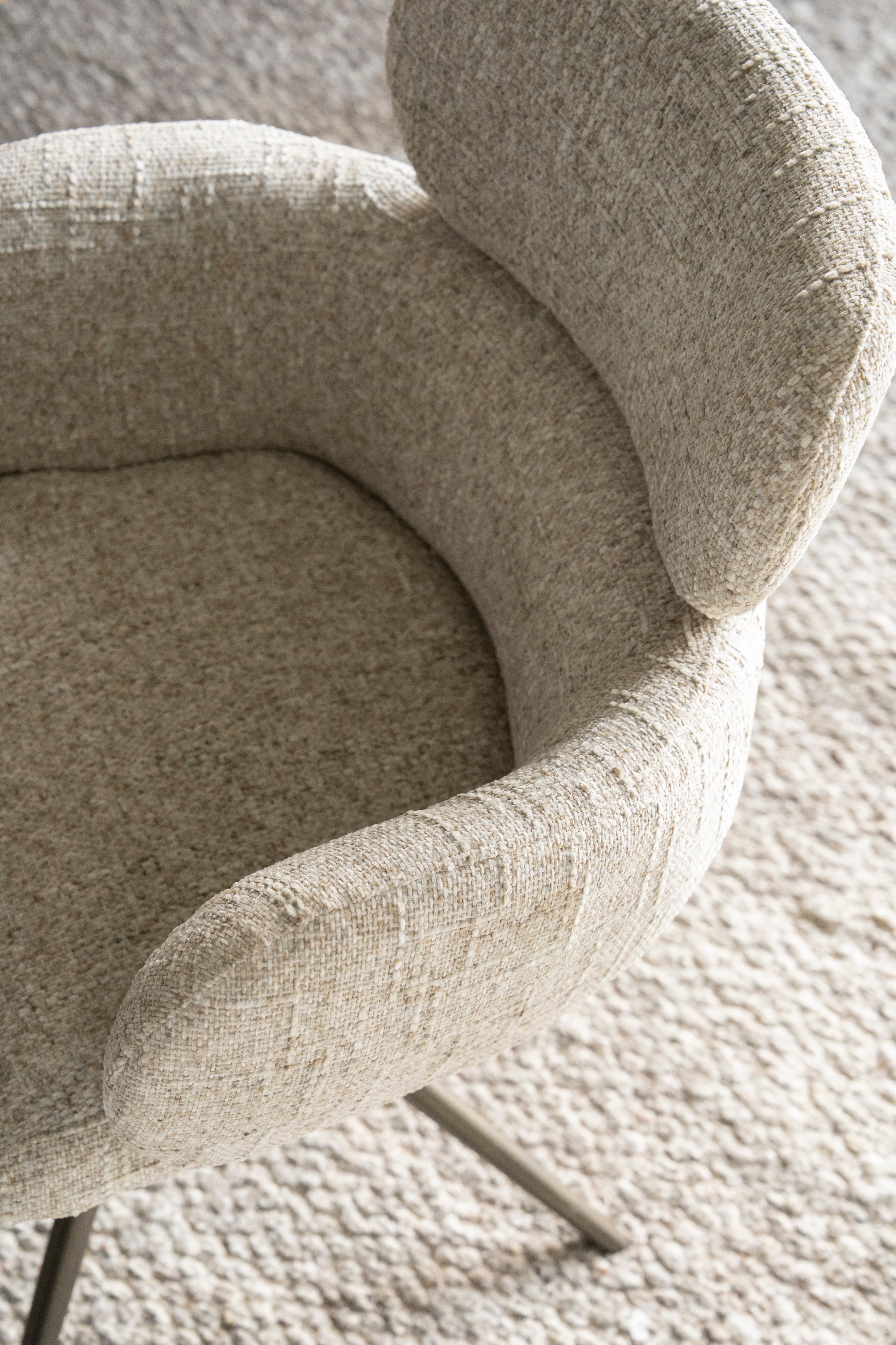 Drehstuhl DARCIO beige mit dunkelbraunem Fußteil