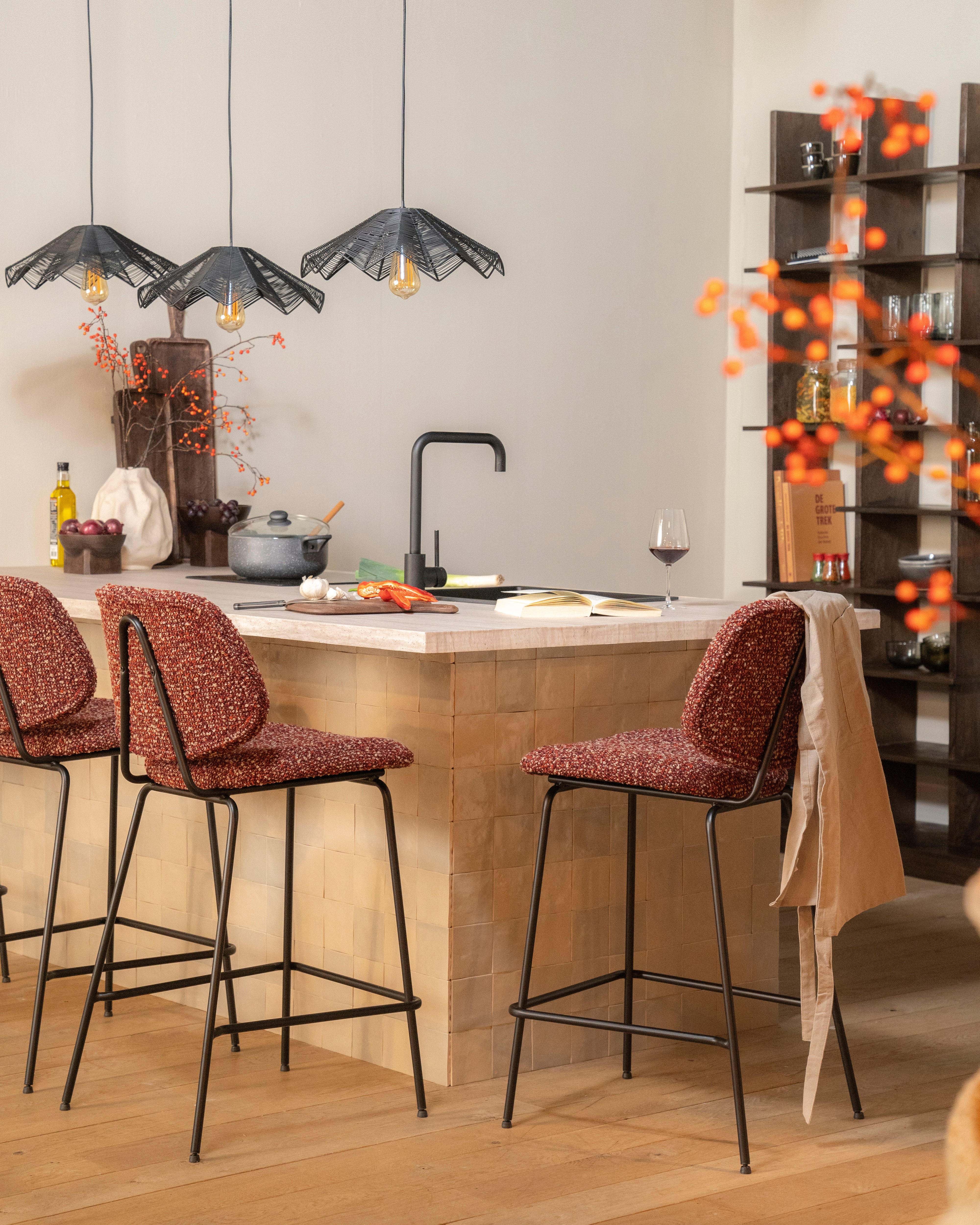 Hocker JON beige met zwarte basis