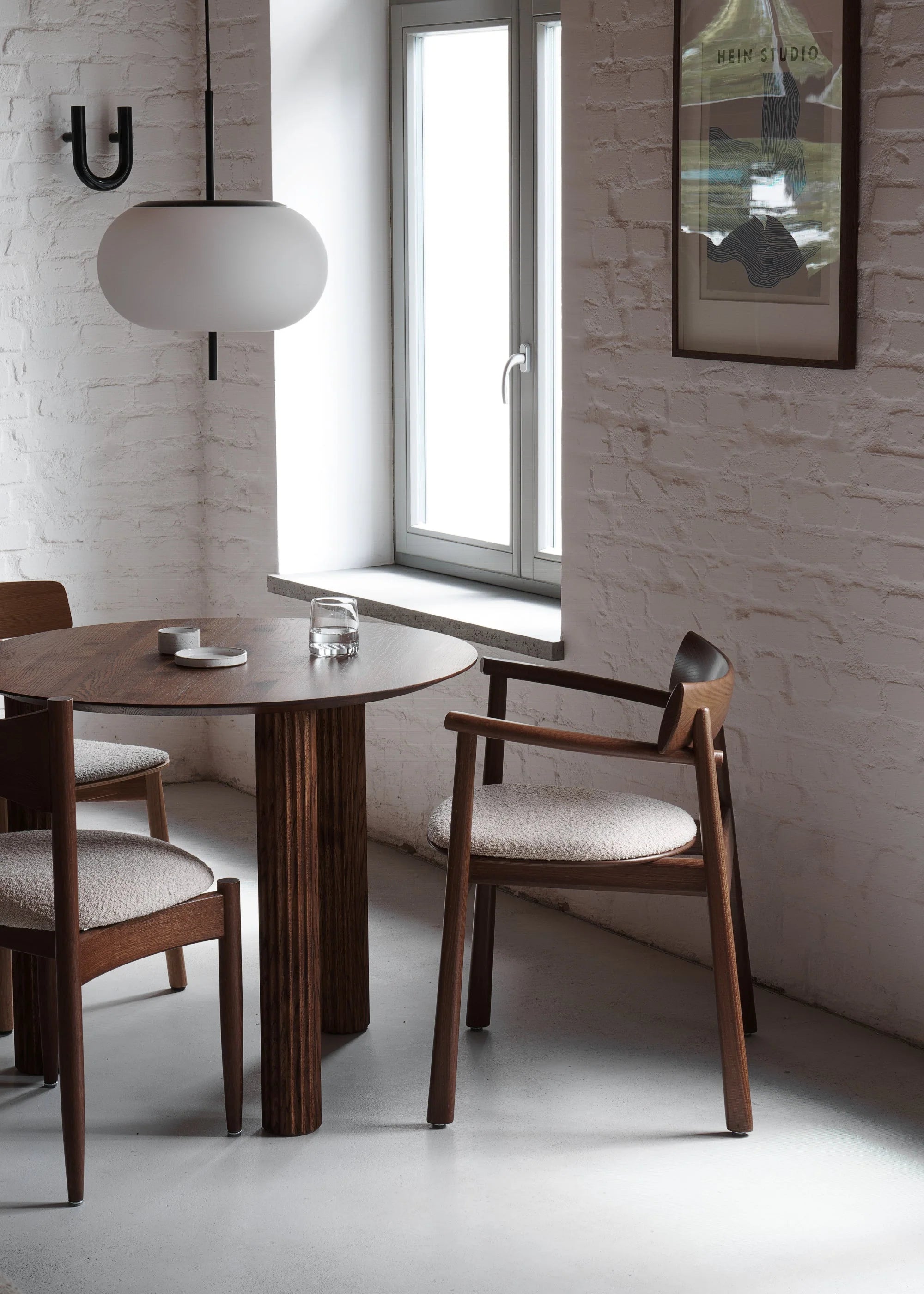 ELIPSA SOFT stoel donker eikenhout met zandkleurig bouclé