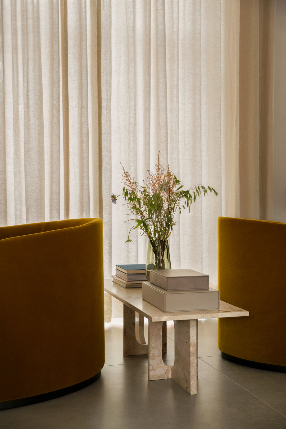 Couchtisch ANDROGYNE beige Marmor