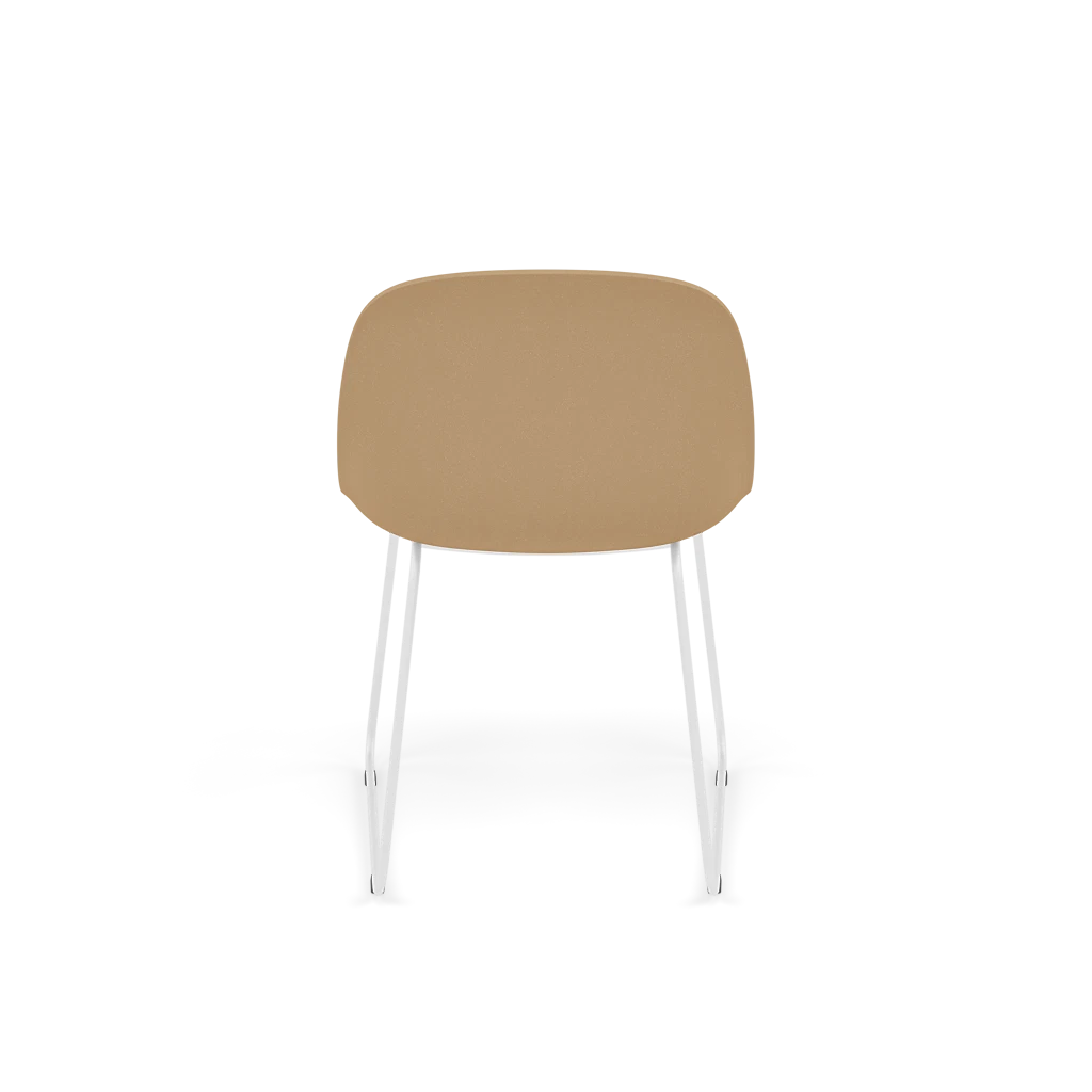 Stuhl FIBER in Ocker mit einem Stahlgestell in Kufenform