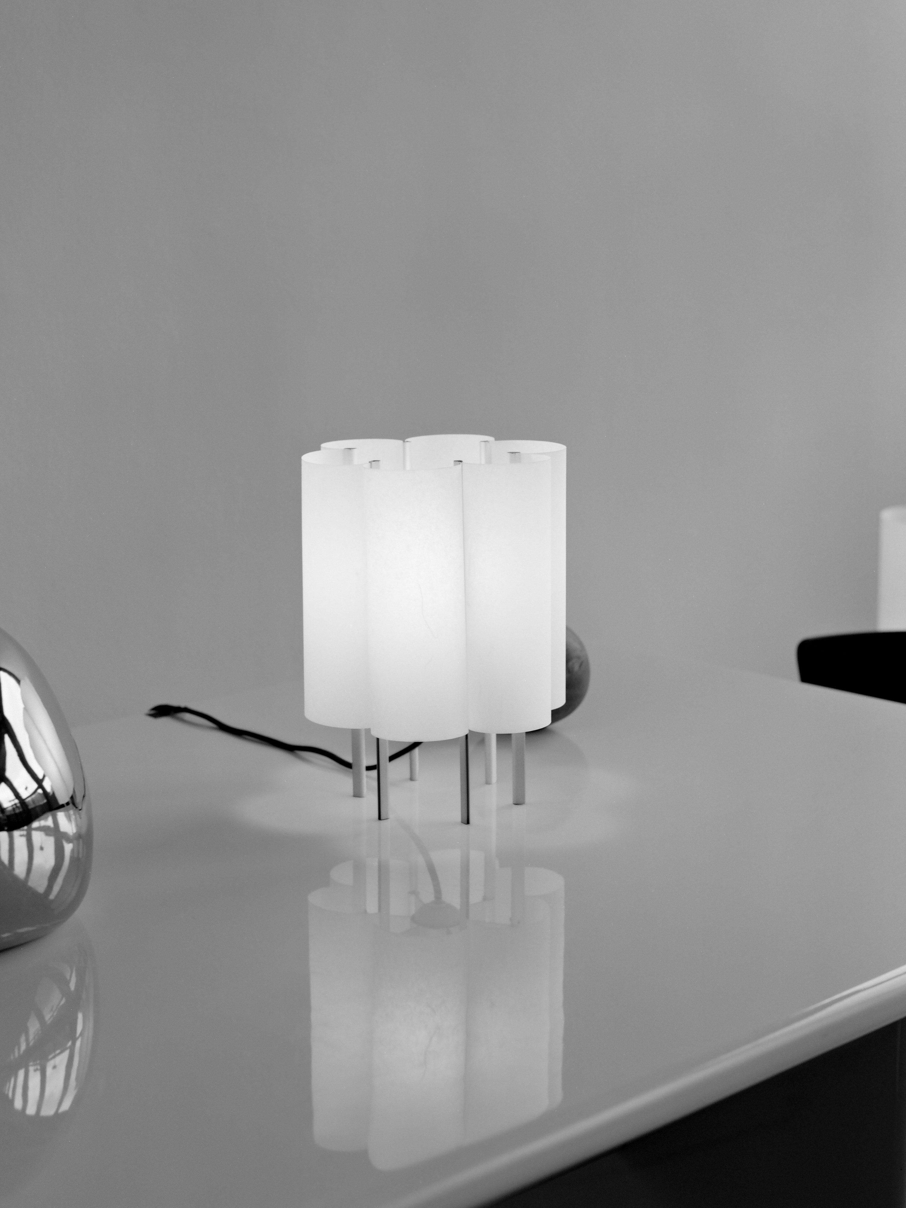 BOE white table lamp