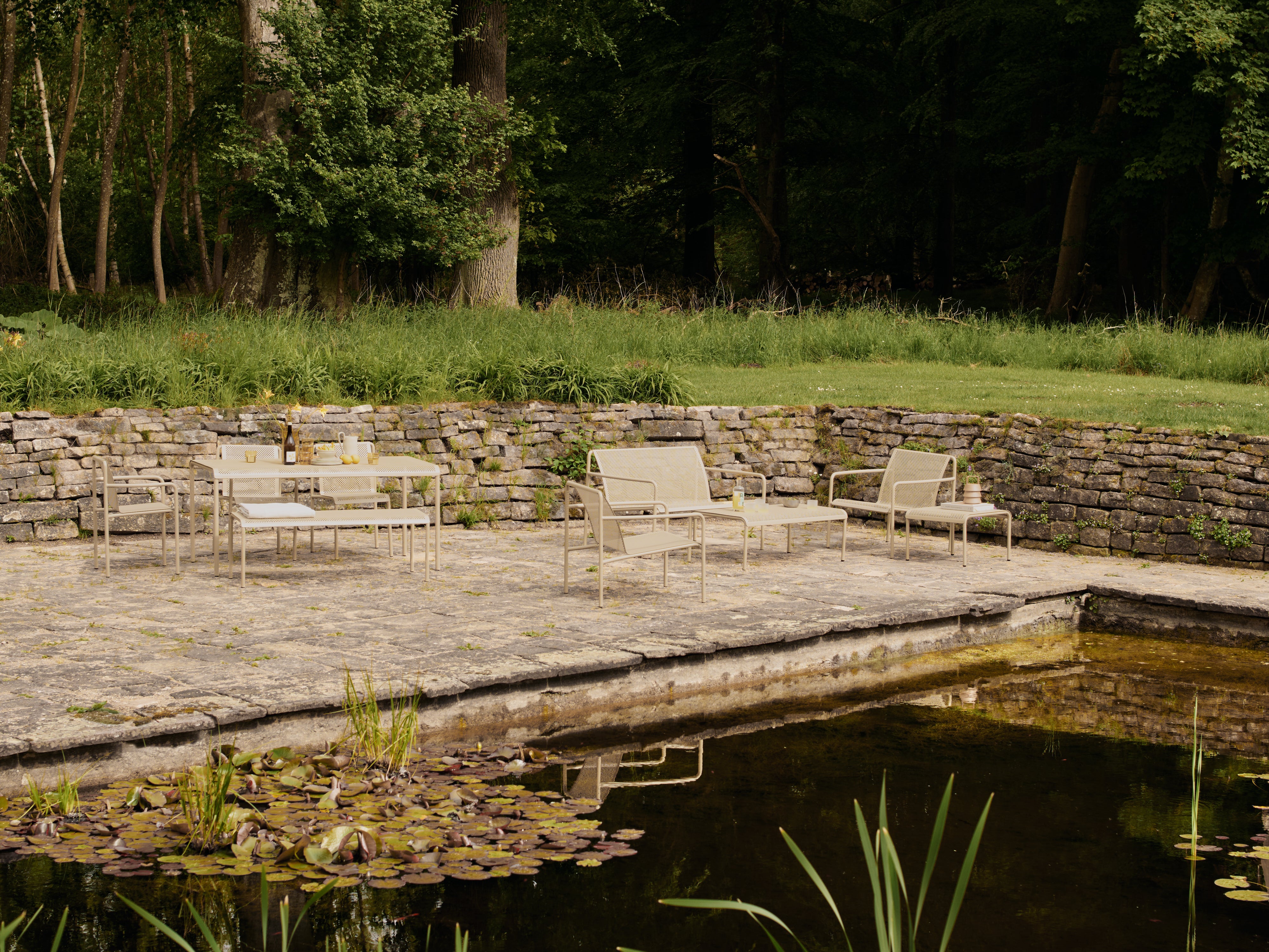 Gartenkaffee Tisch DAPPLE beige