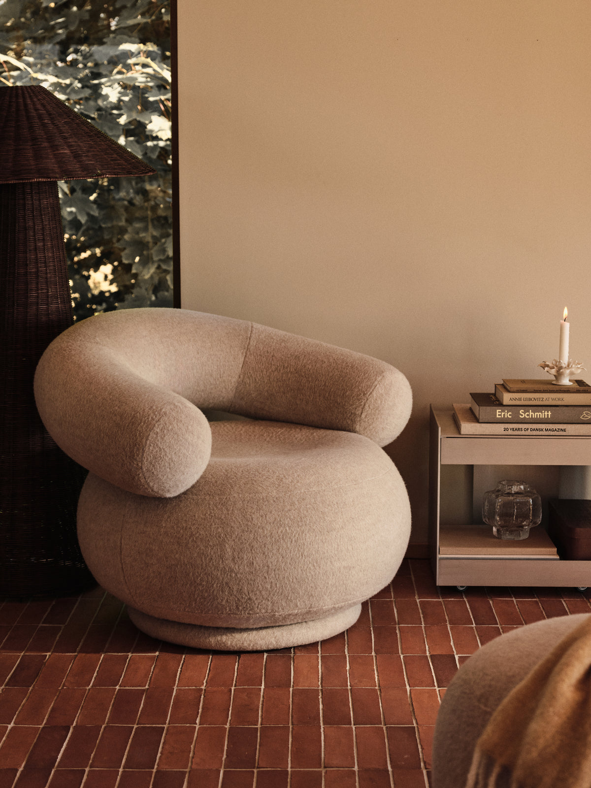 Draaifauteuil ORBO Vanir zwart met honingkleur
