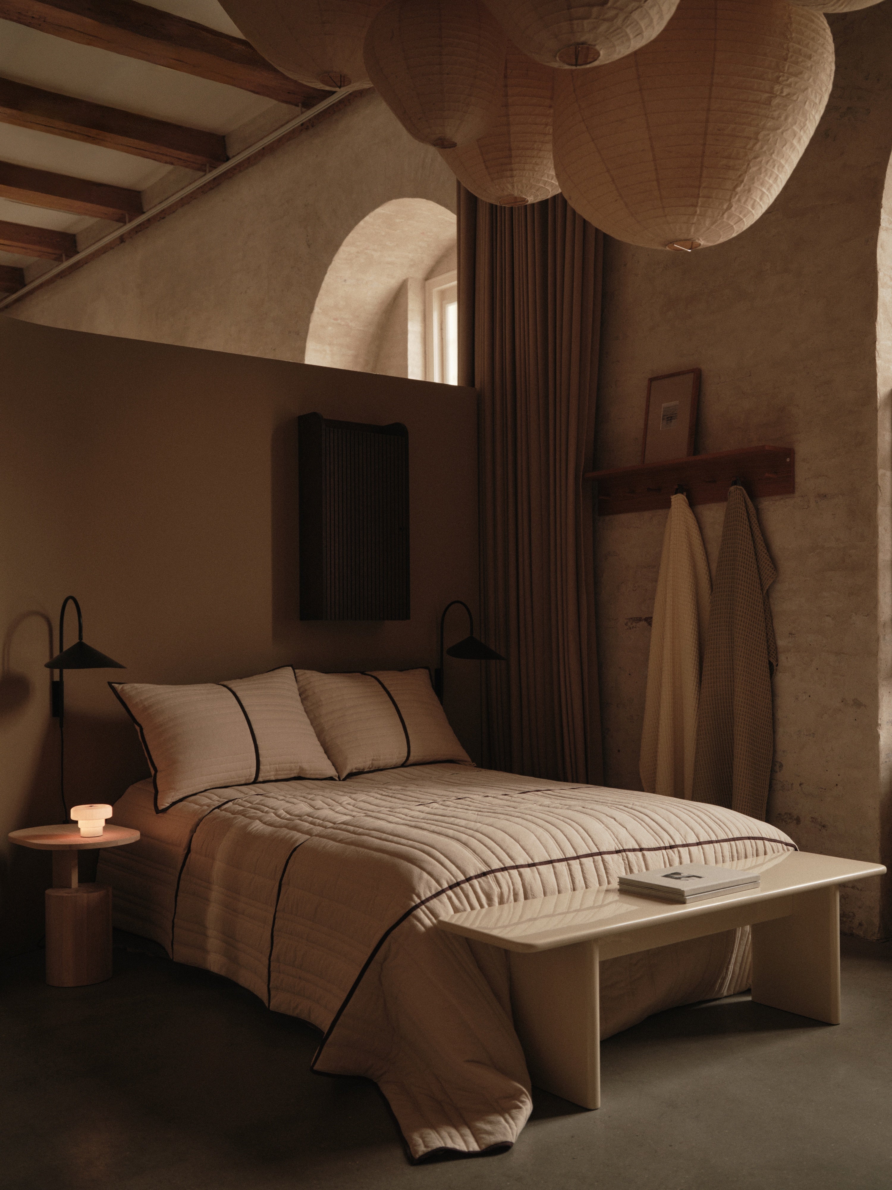 Wandlamp ARUM zwart