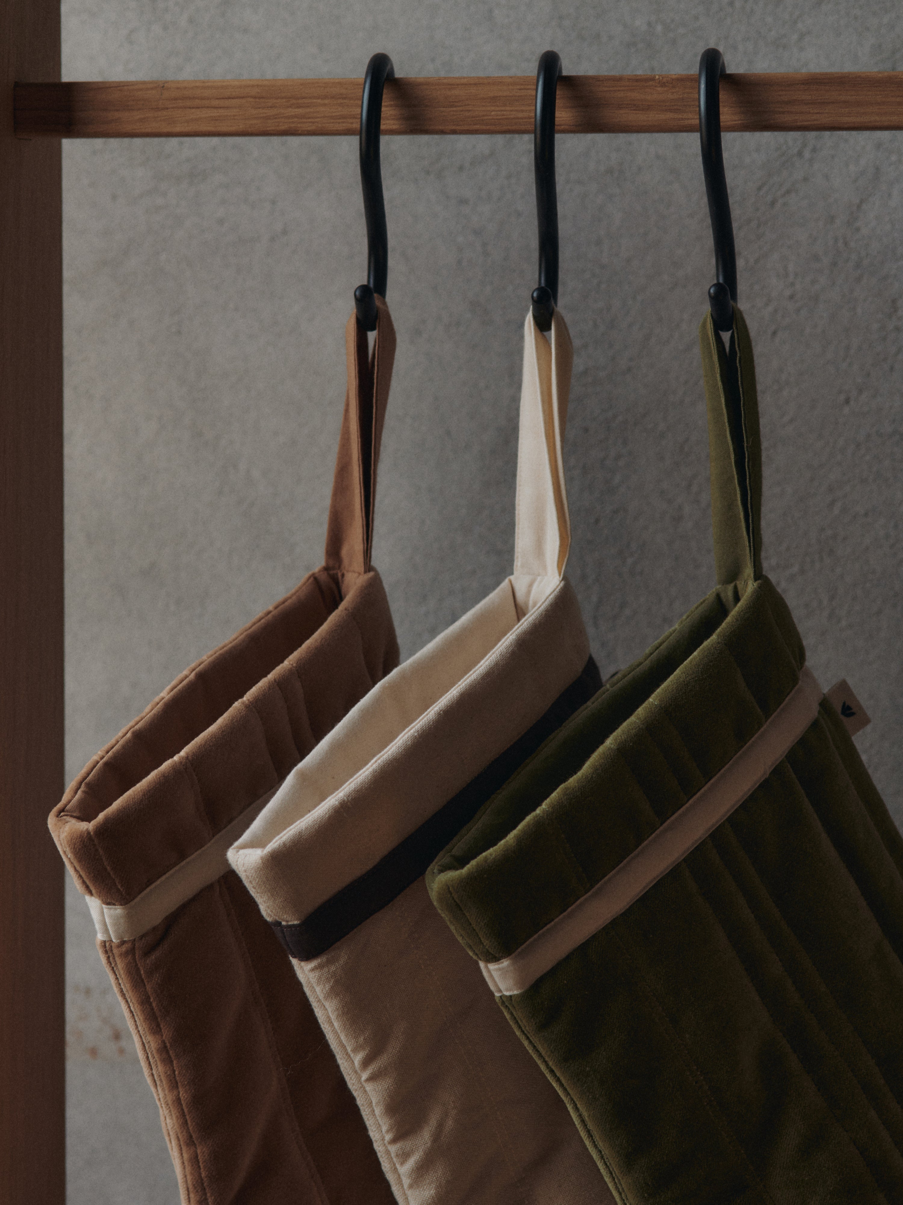 Skarpeta na prezenty VARI QUILTED CHRISTMAS STOCKING grün mit Weiß