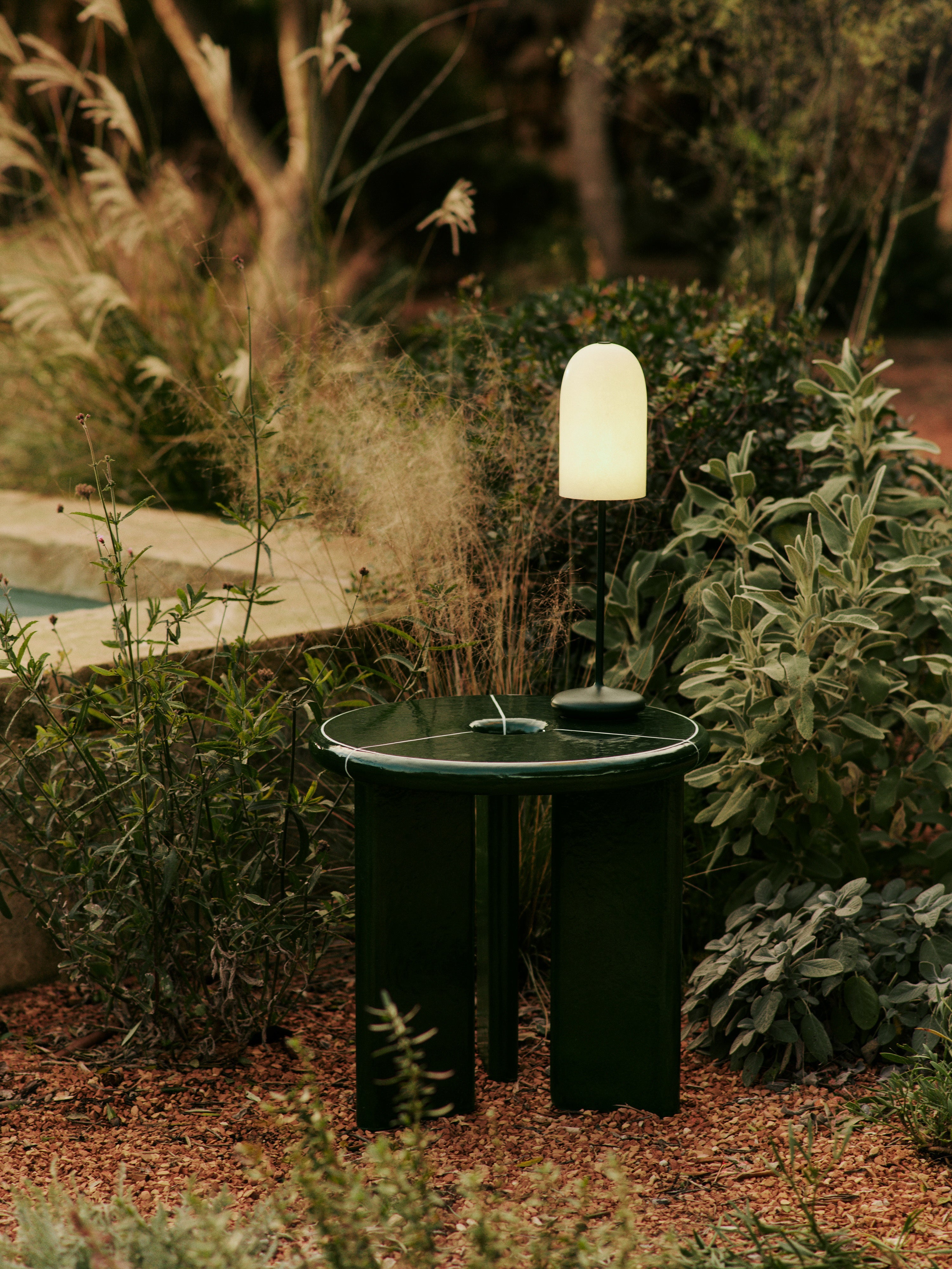 Outdoor table lamp GRY white shade with black base