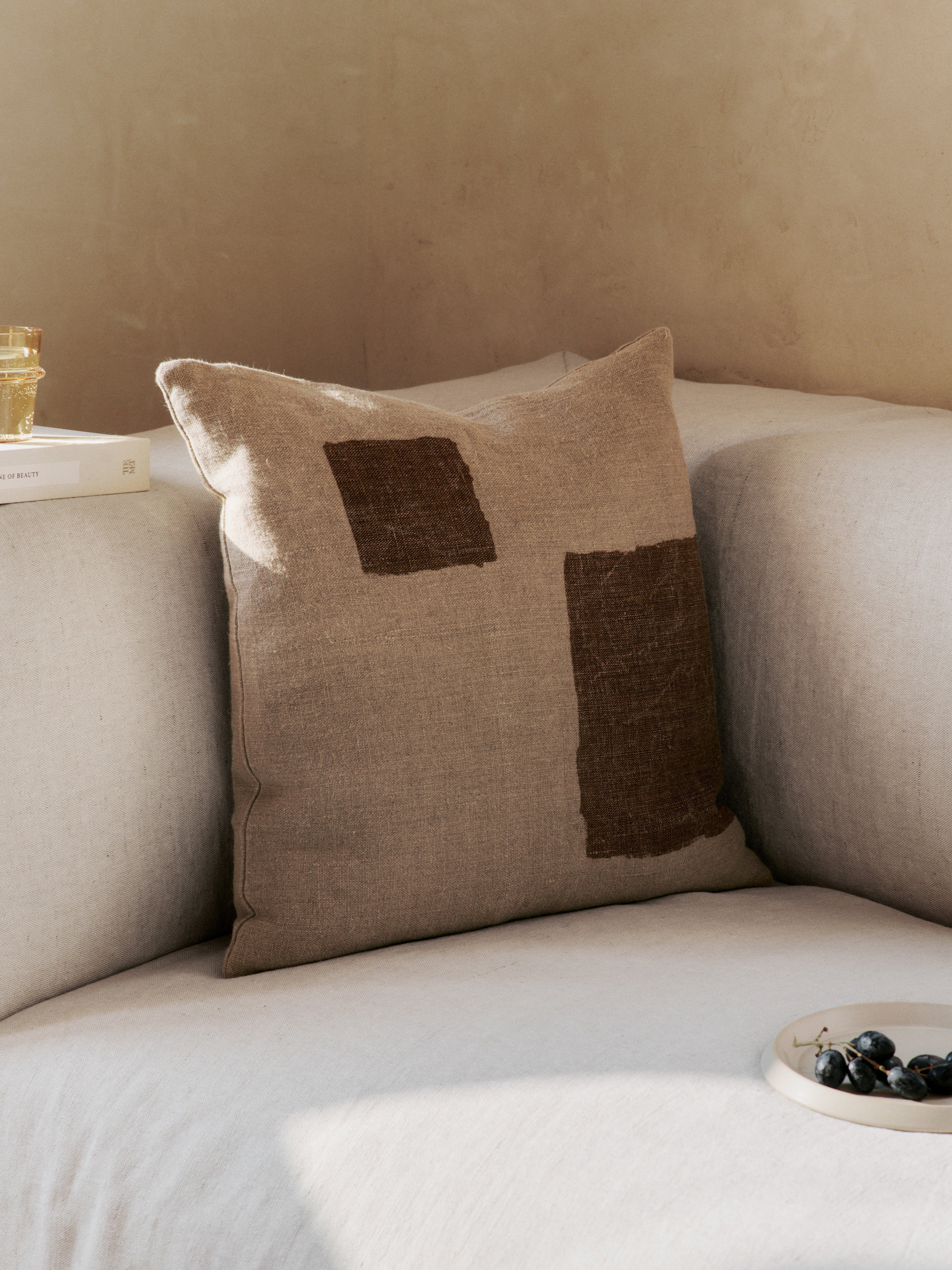 Decoratieve kussen OLEO beige met bruin