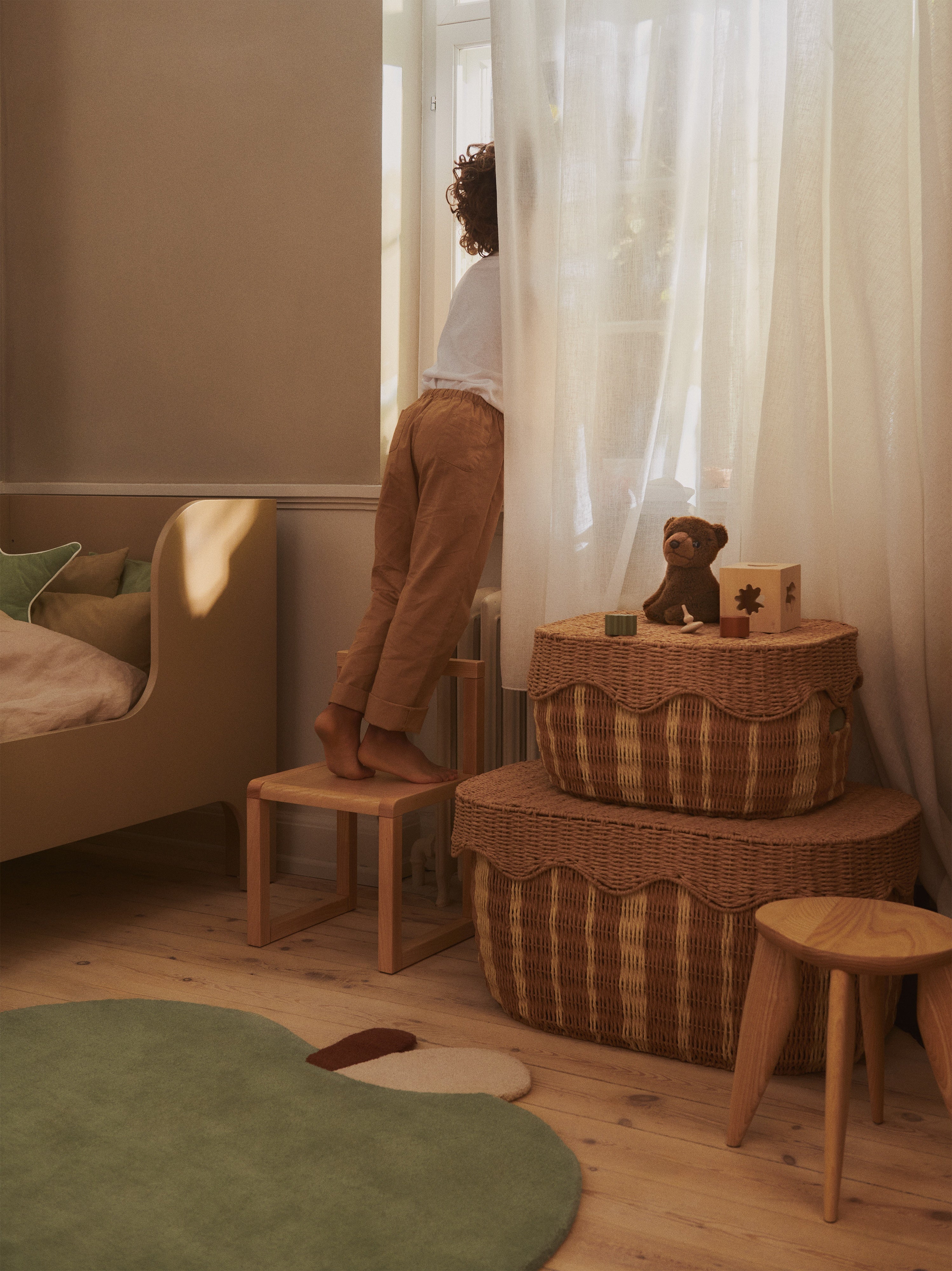 Children's rug APPLE green with brick and beige