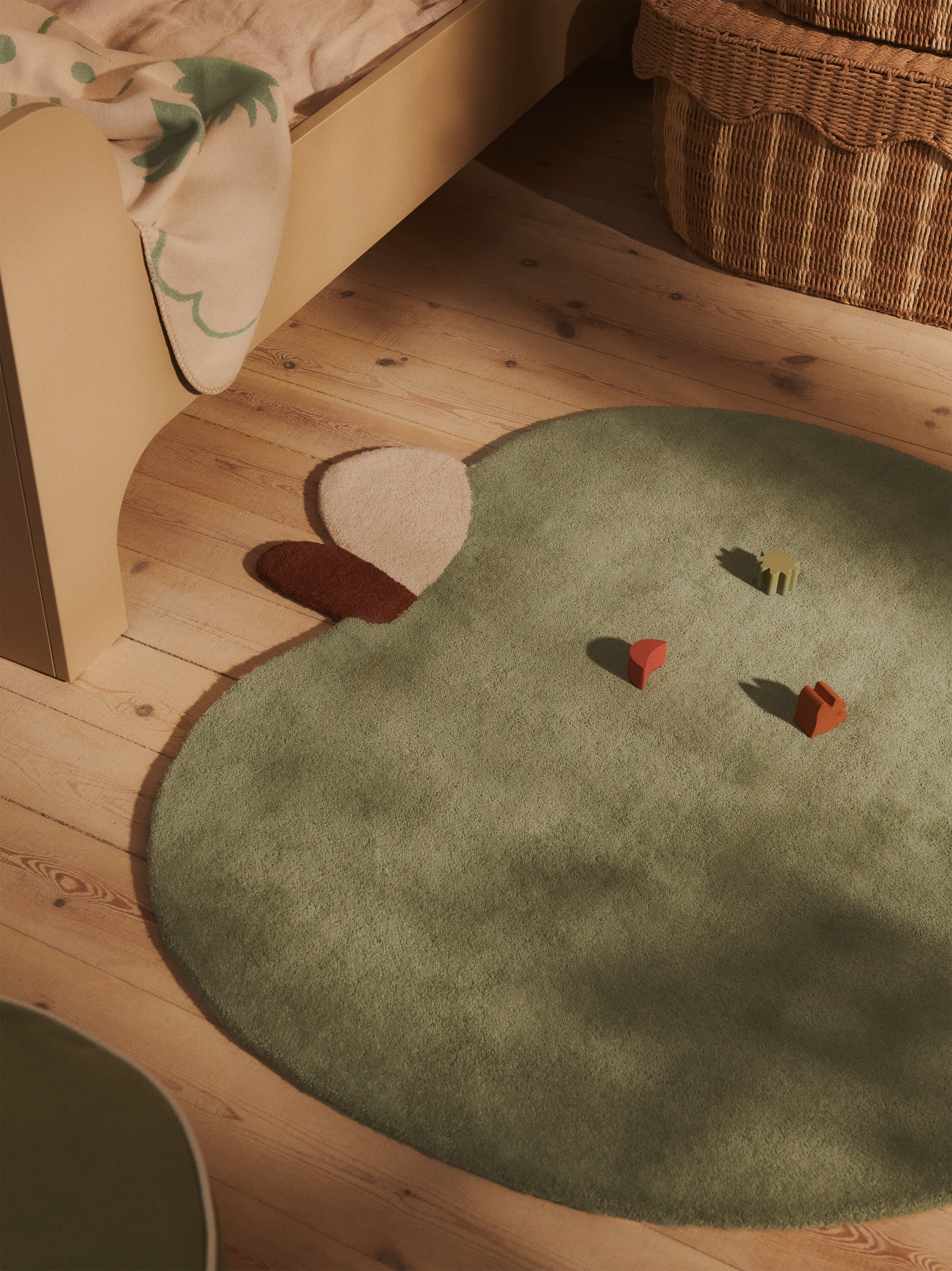 SKYE Children's Blanket in Green with Beige