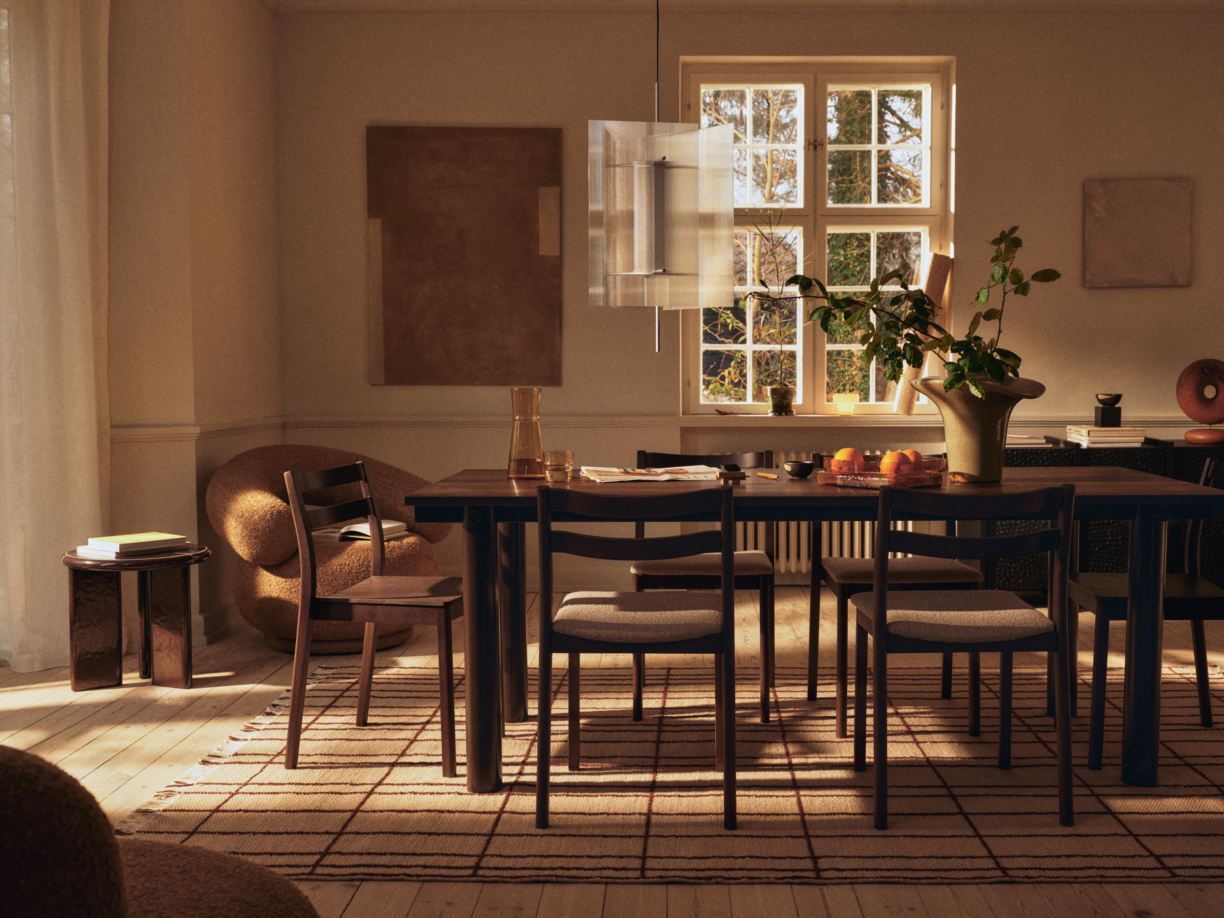 ATURA Table with Dark Oak Top and Beige Base