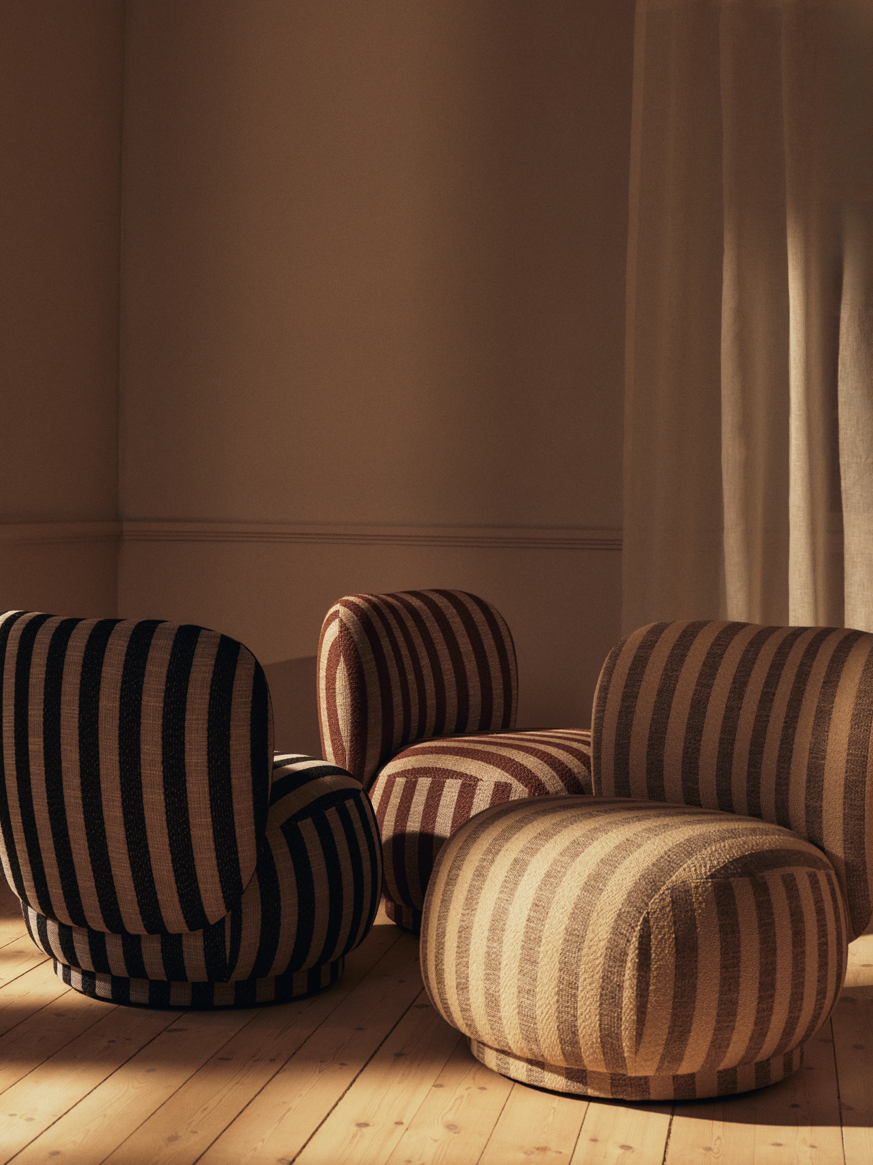 Sessel RICO PICCOLO LOUNGE Louisiana schokoladenbraun mit sandfarbenem Bezug