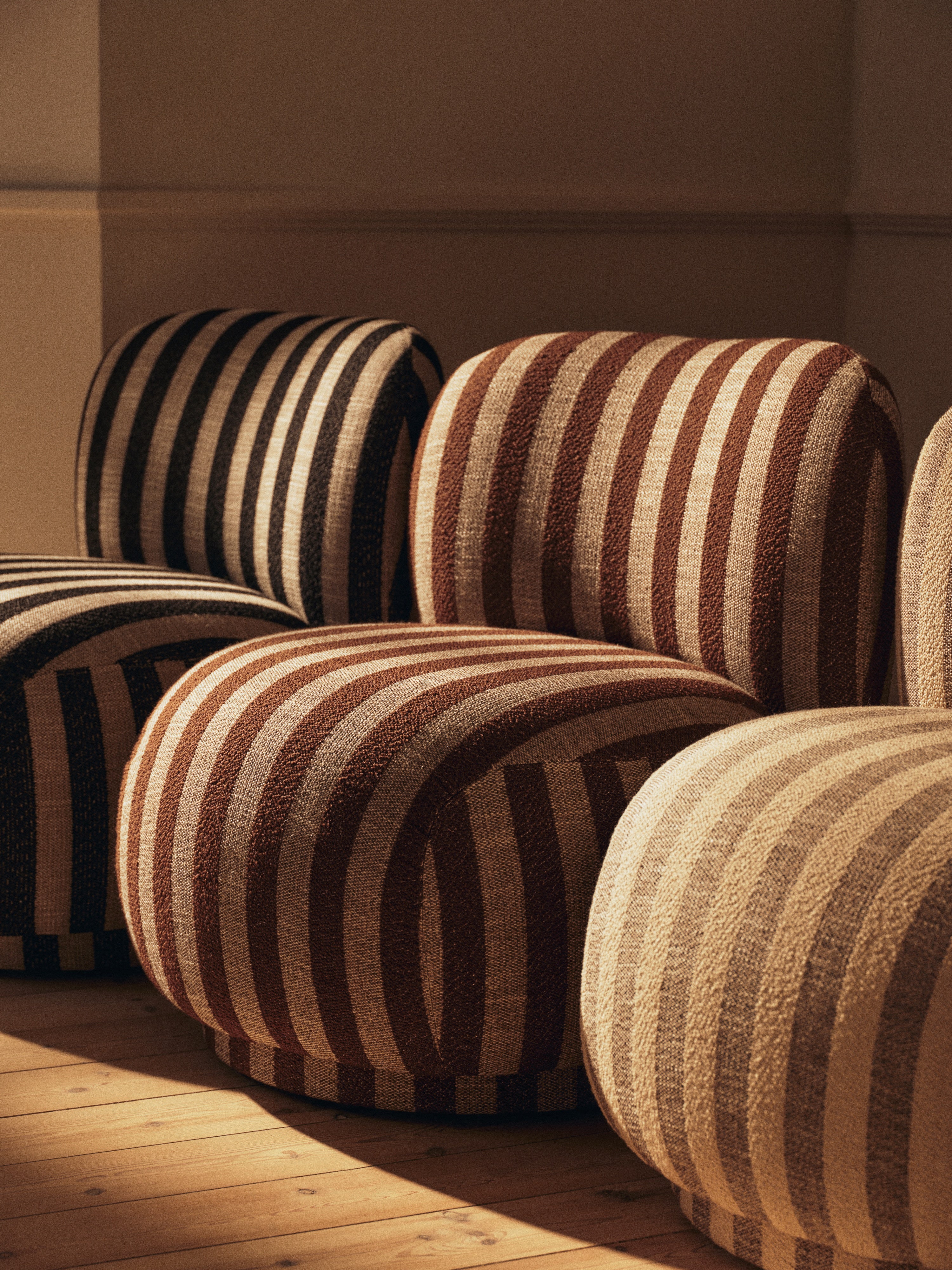 Sessel RICO PICCOLO LOUNGE Louisiana schokoladenbraun mit sandfarbenem Bezug