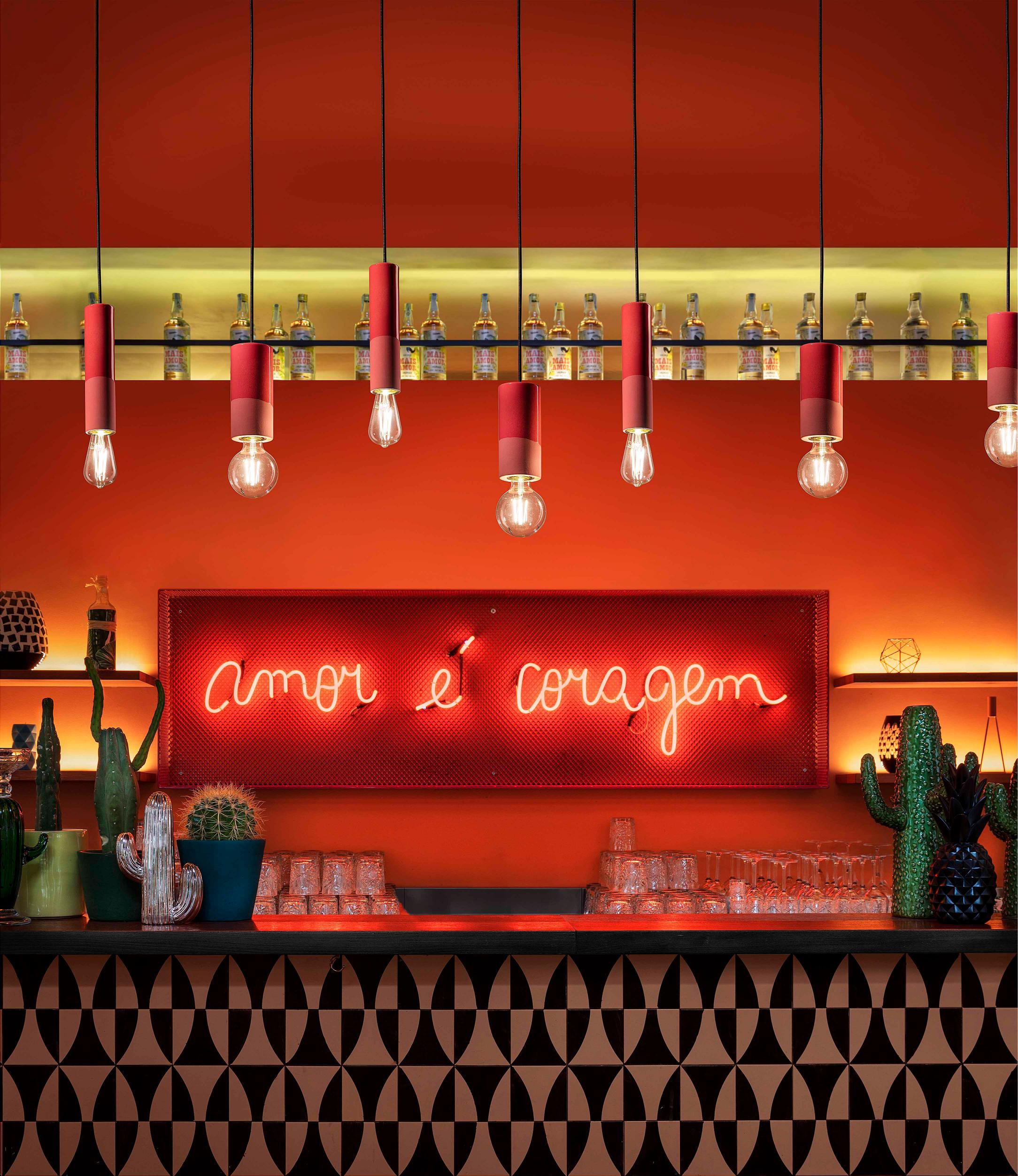 Hanglamp van keramiek PI met rode bloemen