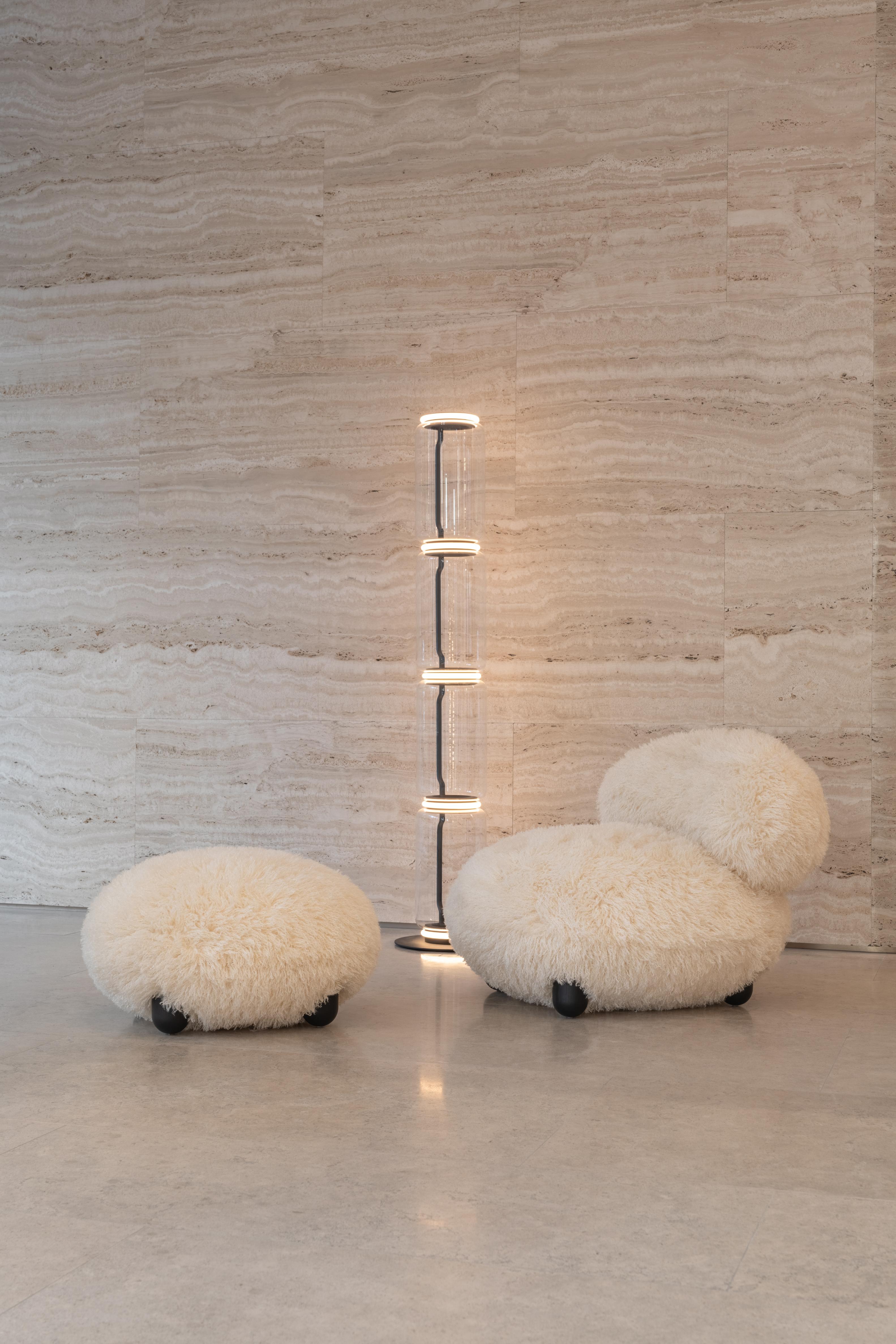 Puf FLOCK - FLUFFY EDITIE kunstbont met houten basis